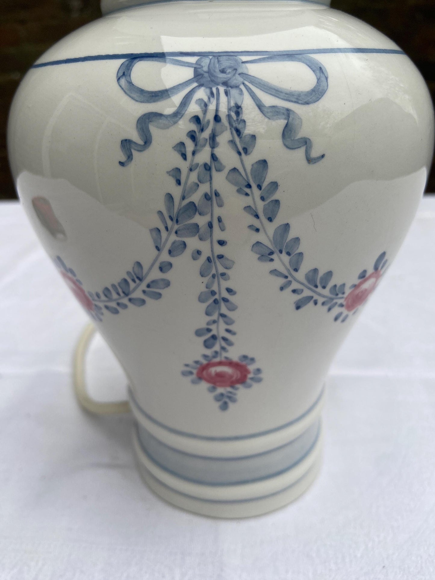 Italian vintage ceramic lamp with hand painted ribbon and roses design - PAT tested and working