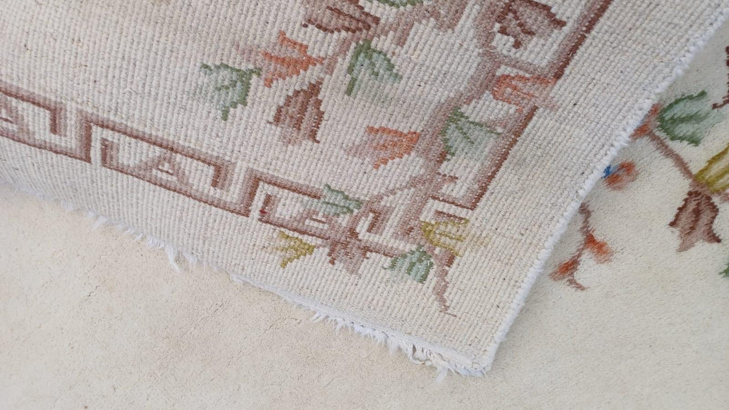 Cream thick wool vintage rug with floral detail - 1970s/80s, vgc 194cm x 122cm