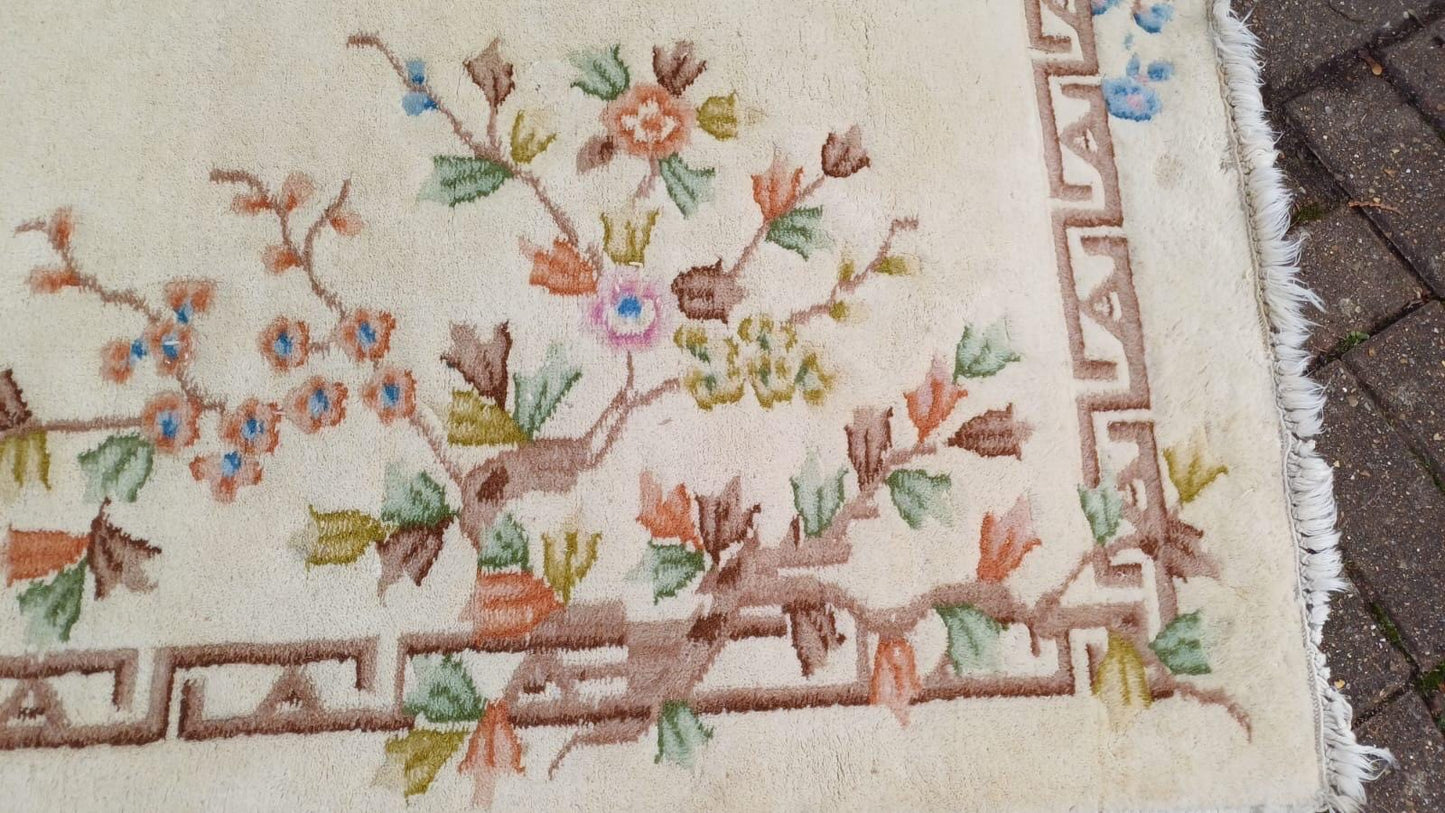 Cream thick wool vintage rug with floral detail - 1970s/80s, vgc 194cm x 122cm