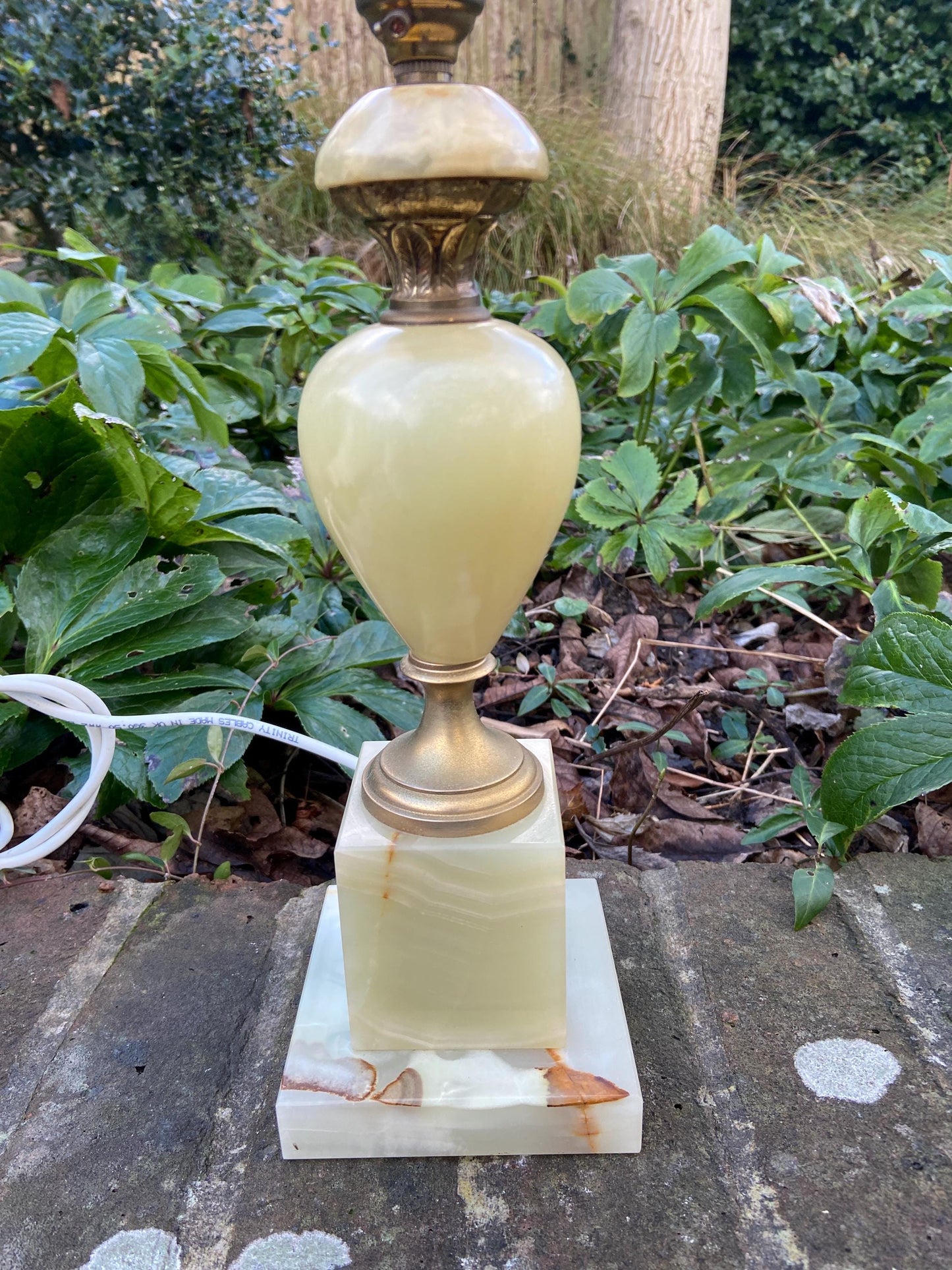 Fabulous Onyx Retro Vintage Table Lamp - working and PAT tested