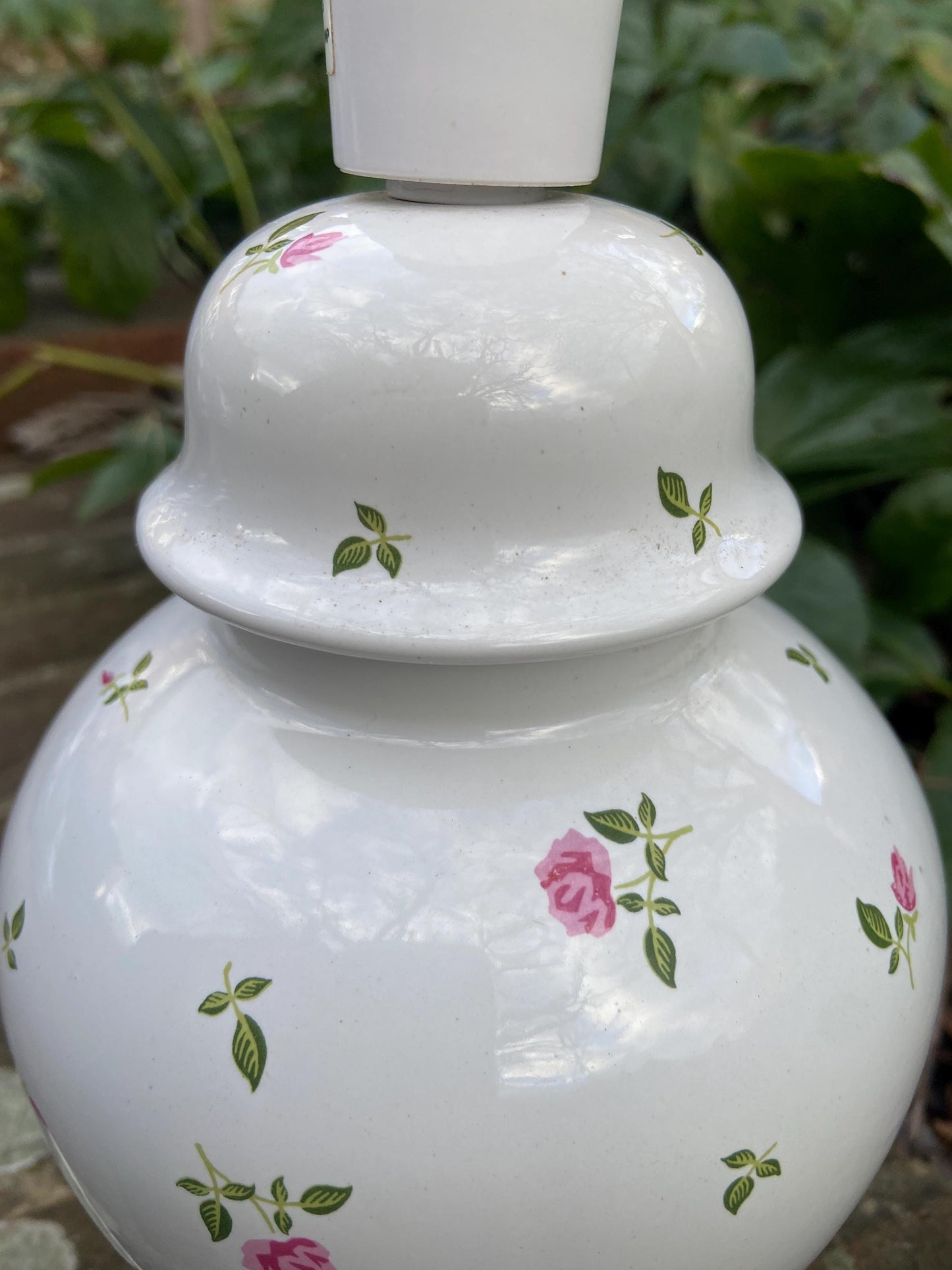 St Michael's pretty vintage ceramic ginger jar style table lamp - working condition
