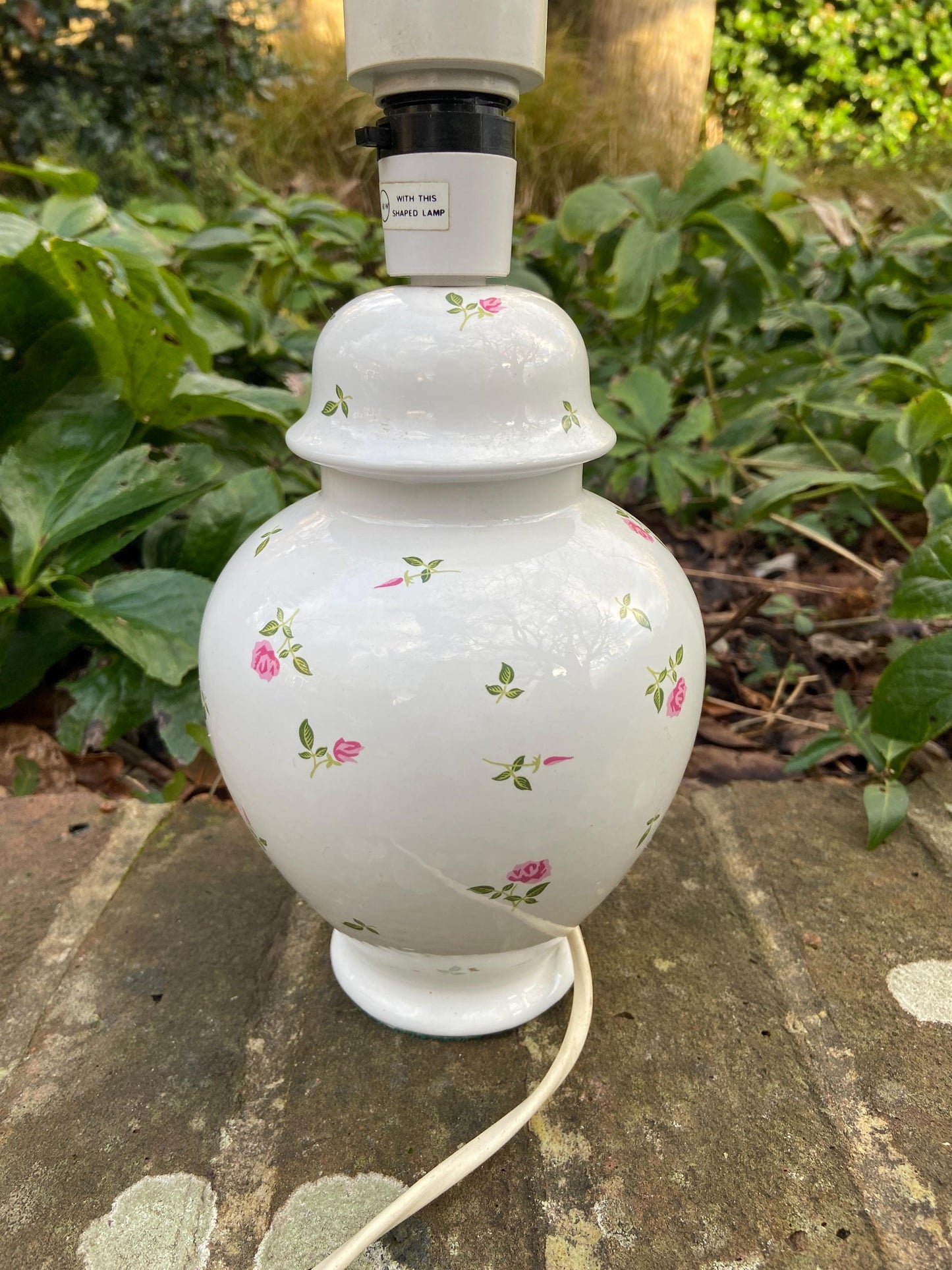 St Michael's pretty vintage ceramic ginger jar style table lamp - working condition