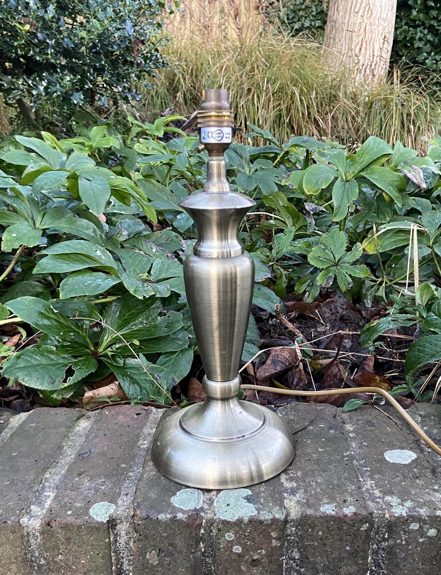 Antique effect vintage metal table lamp. Made for BHS. 1990s. working condition.