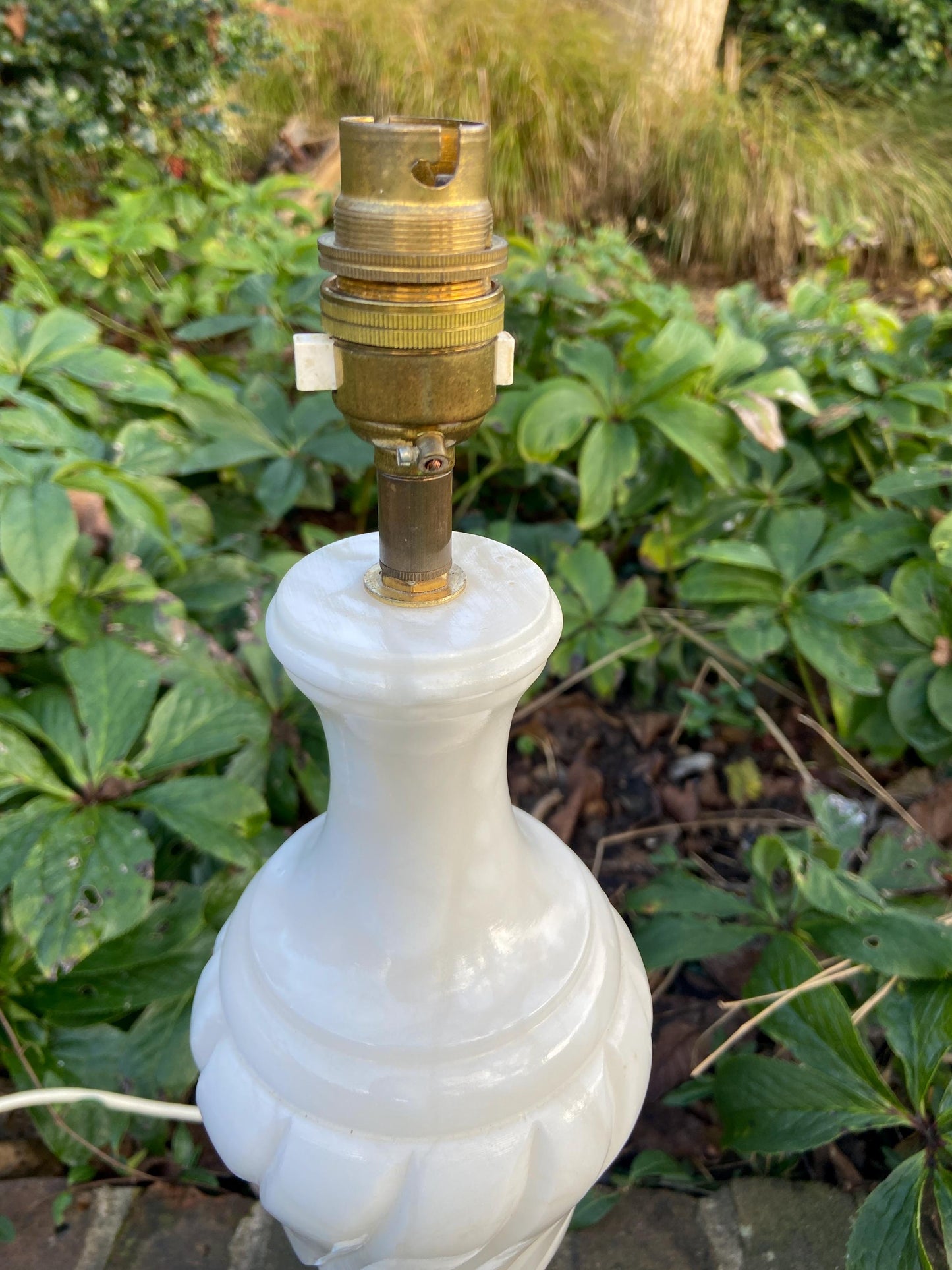 Very large vintage white Alabaster classic table lamp - working
