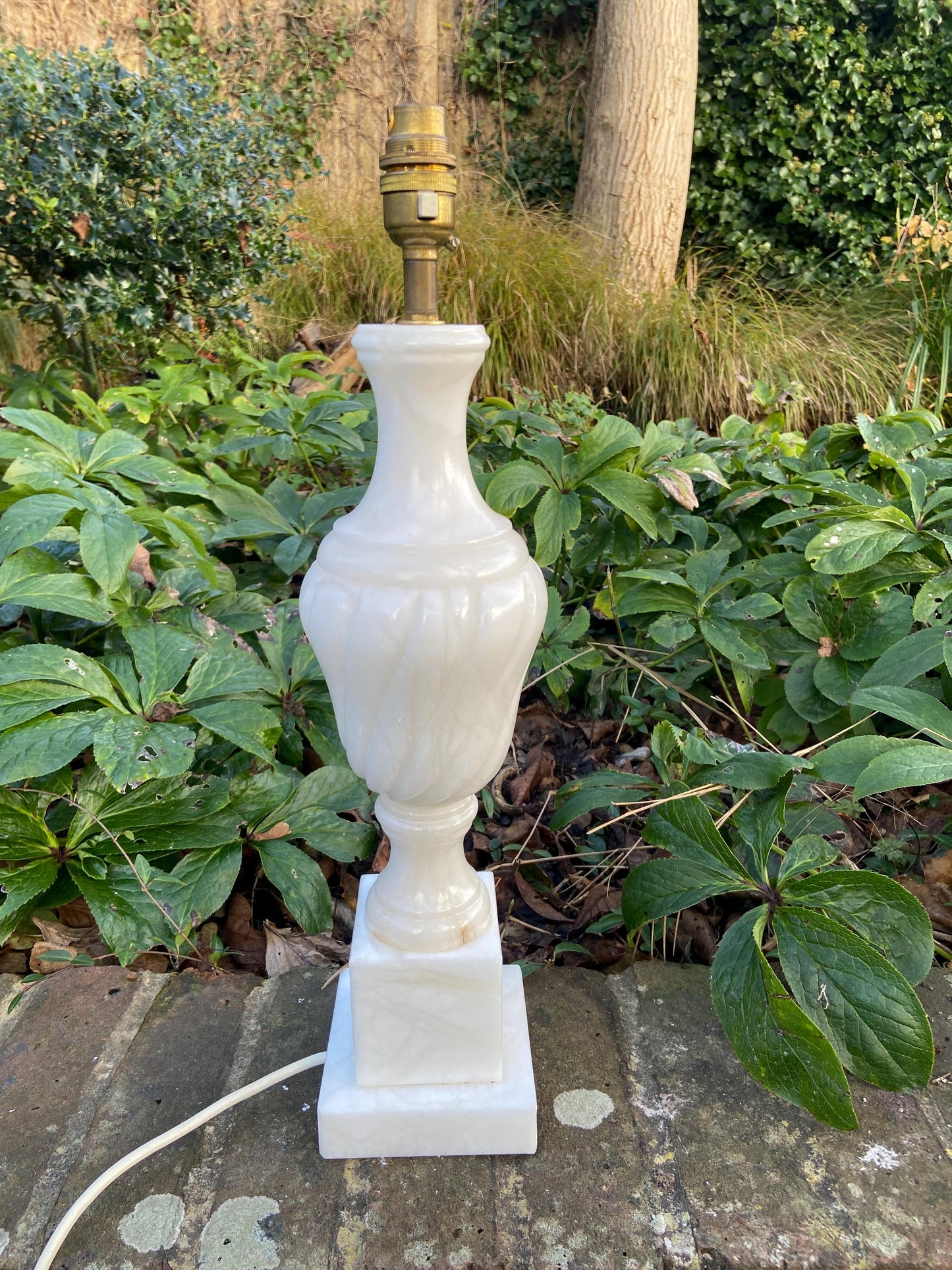 Very large vintage white Alabaster classic table lamp - working