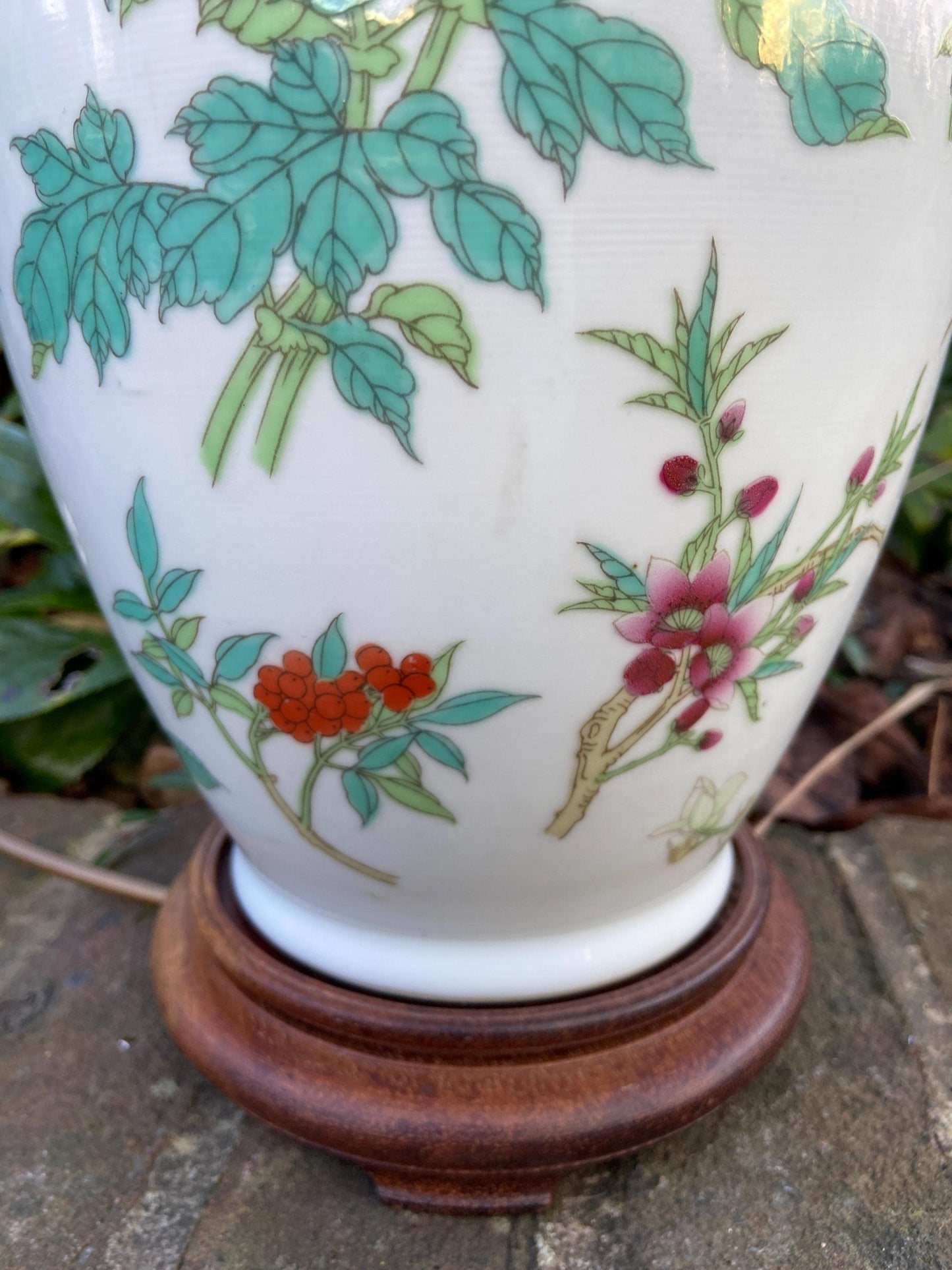 Very lovely large vintage oriental vase shaped table lamp, hand painted, Japanese style design - working condition