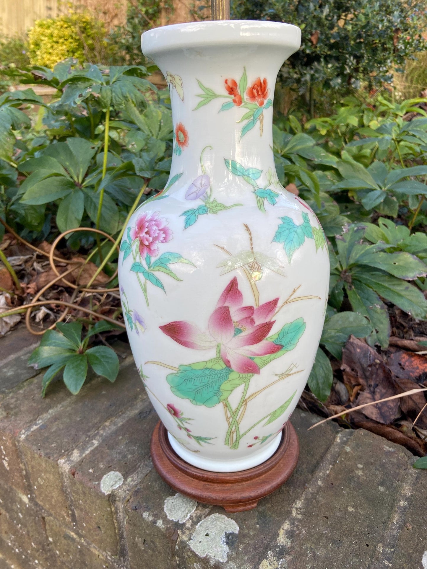 Very lovely large vintage oriental vase shaped table lamp, hand painted, Japanese style design - working condition