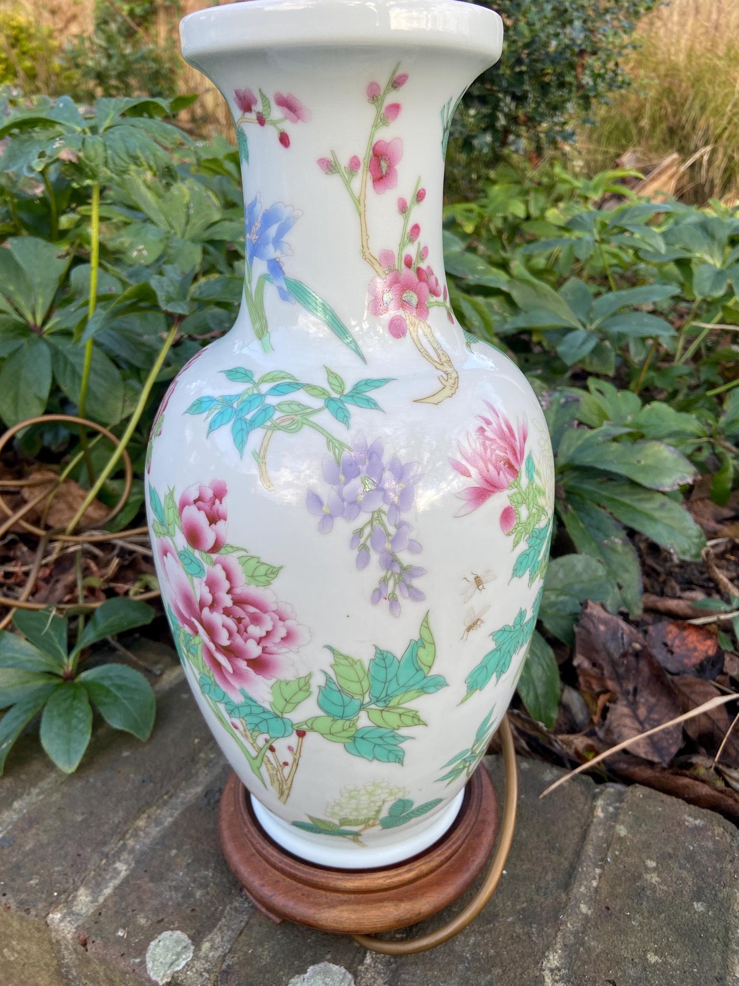 Very lovely large vintage oriental vase shaped table lamp, hand painted, Japanese style design - working condition