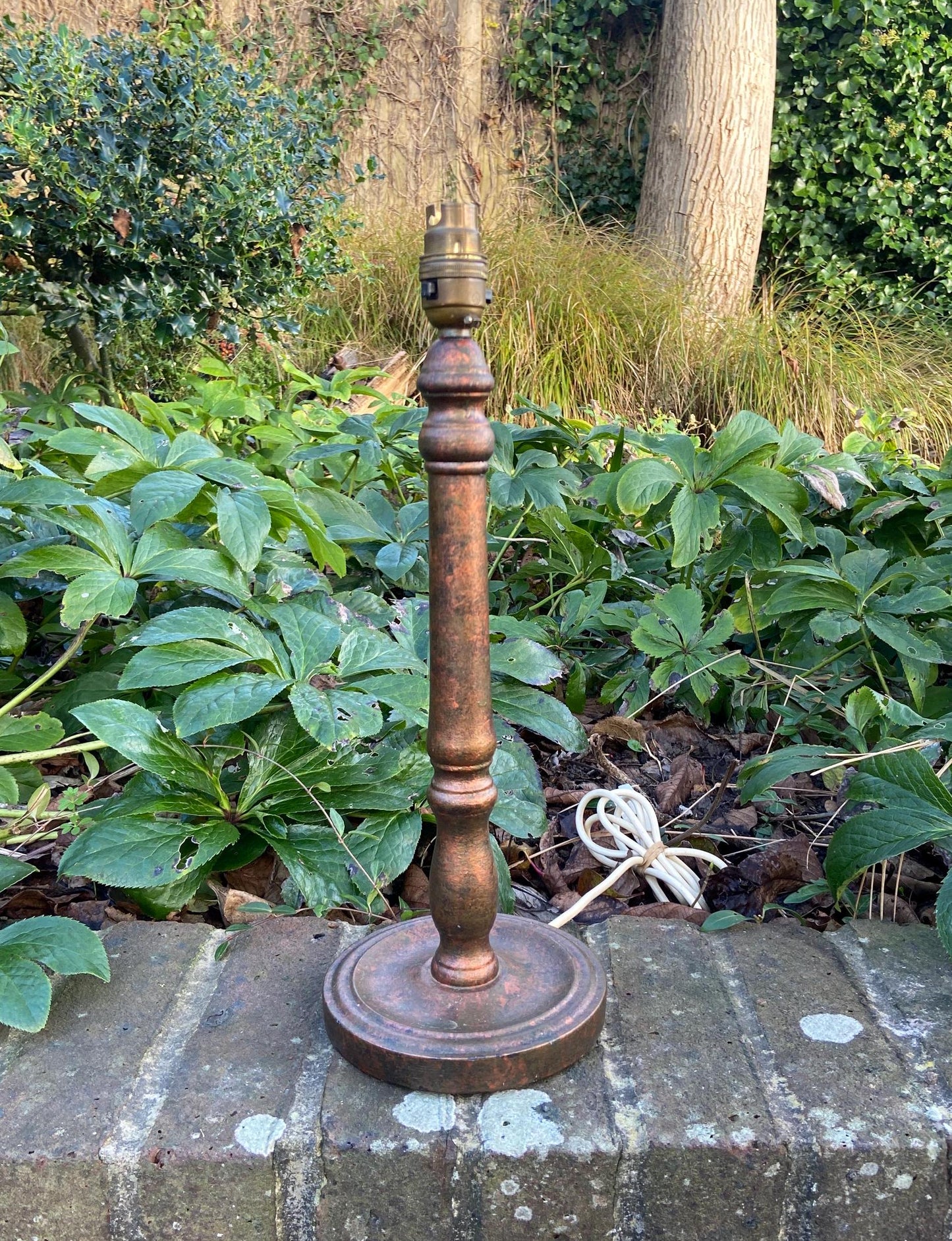 1970s wooden lamp with metallic copper gold black lacqueror gesso finish. working condition wooden tall vintage lamp