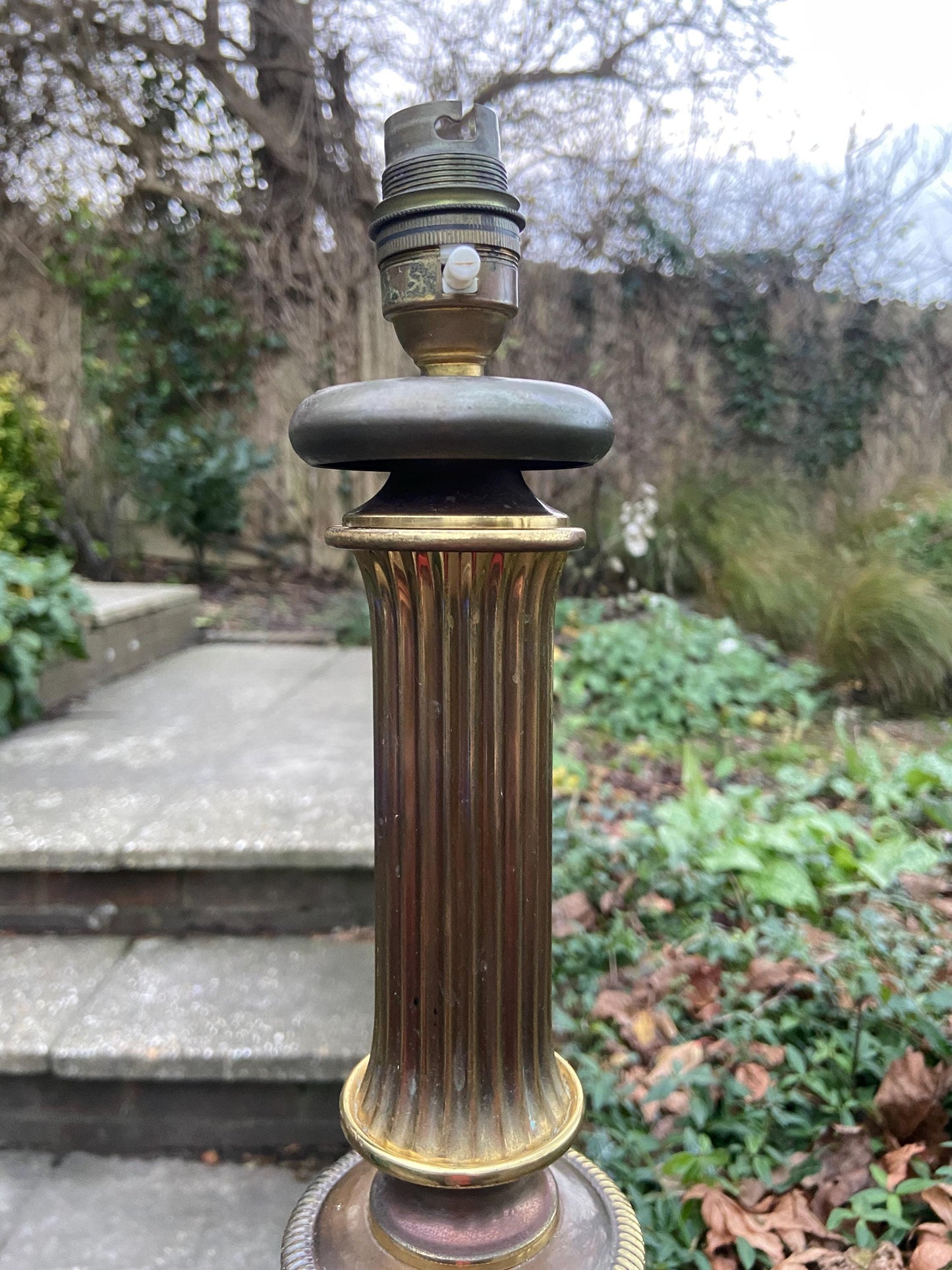Wonderful two tone Brass metal vintage table lamp, 1970s - antique looking finish - working