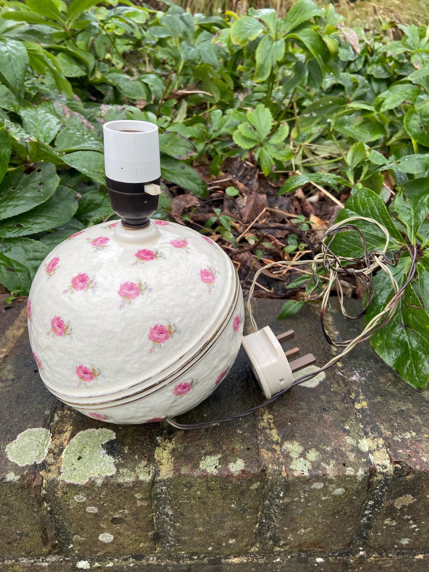 1950s rounded crackle glaze ceramic lamp with roses and unusual gold band (Hughes of Longport)