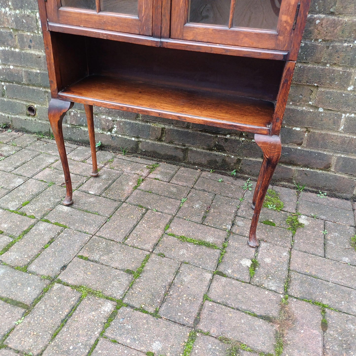 Beautiful Vintage Victorian Oak Glazed Cupboard with Curved Glass. FREE HAND Delivery.