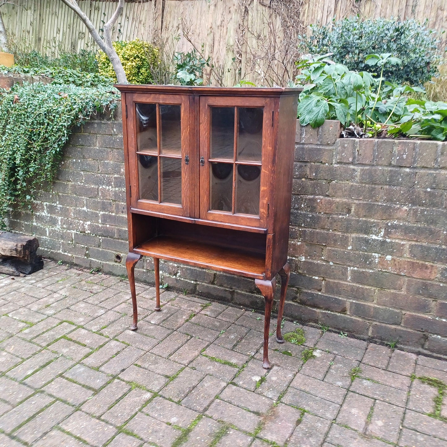 Beautiful Vintage Victorian Oak Glazed Cupboard with Curved Glass. FREE HAND Delivery.