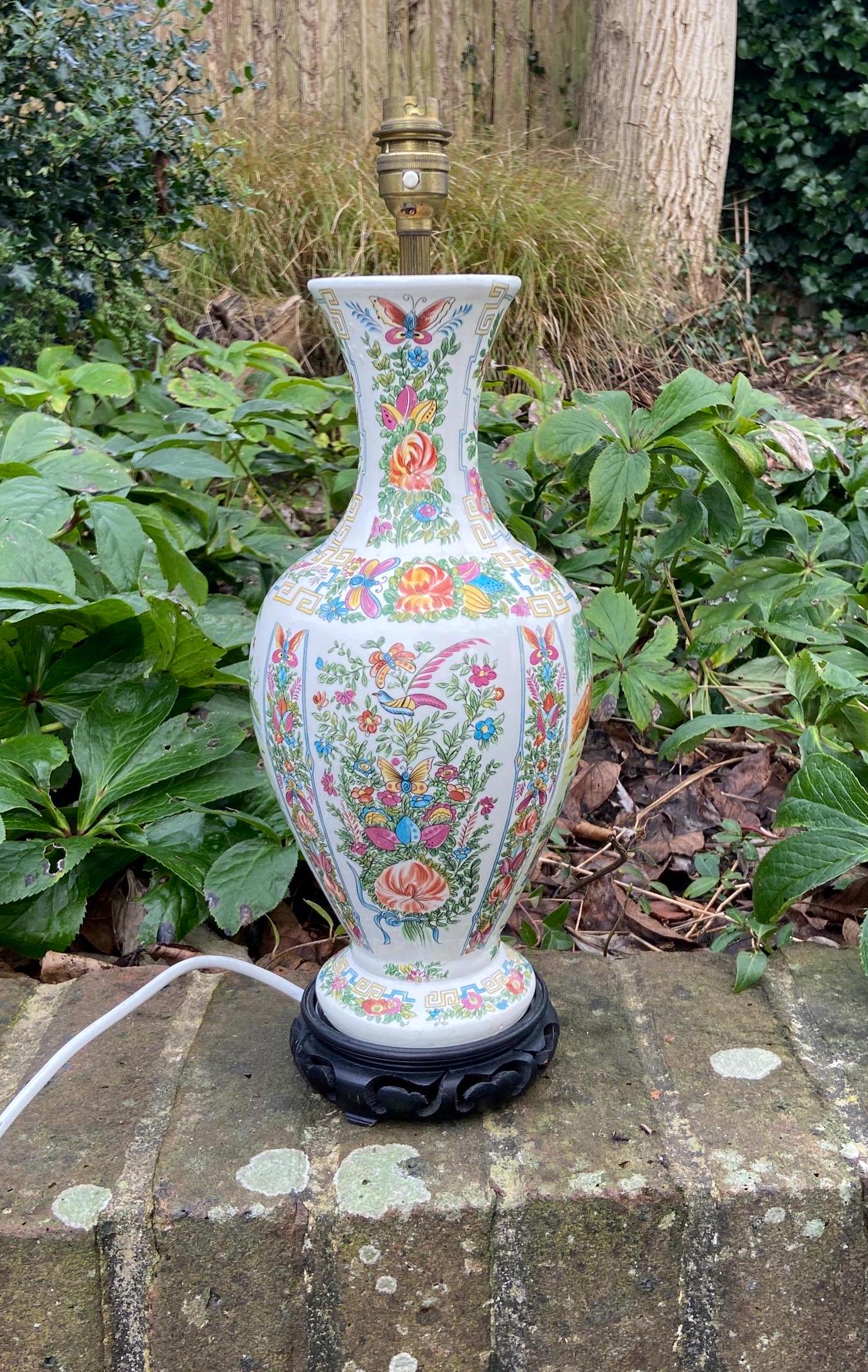 detailed patterned and designed oriental vase vintage table lamp on wiooden carved base. working chinese lamp