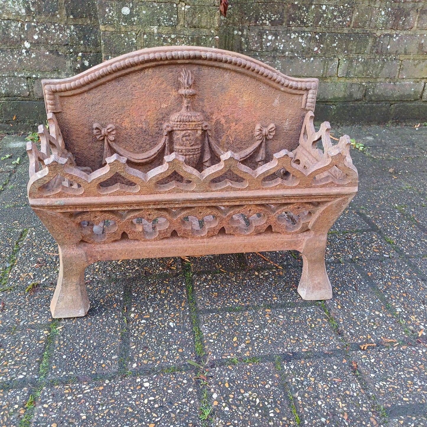 Heavy Iron Vintage Victorian Fireplace Basket Hearth Grate Classical Ornate Decoration