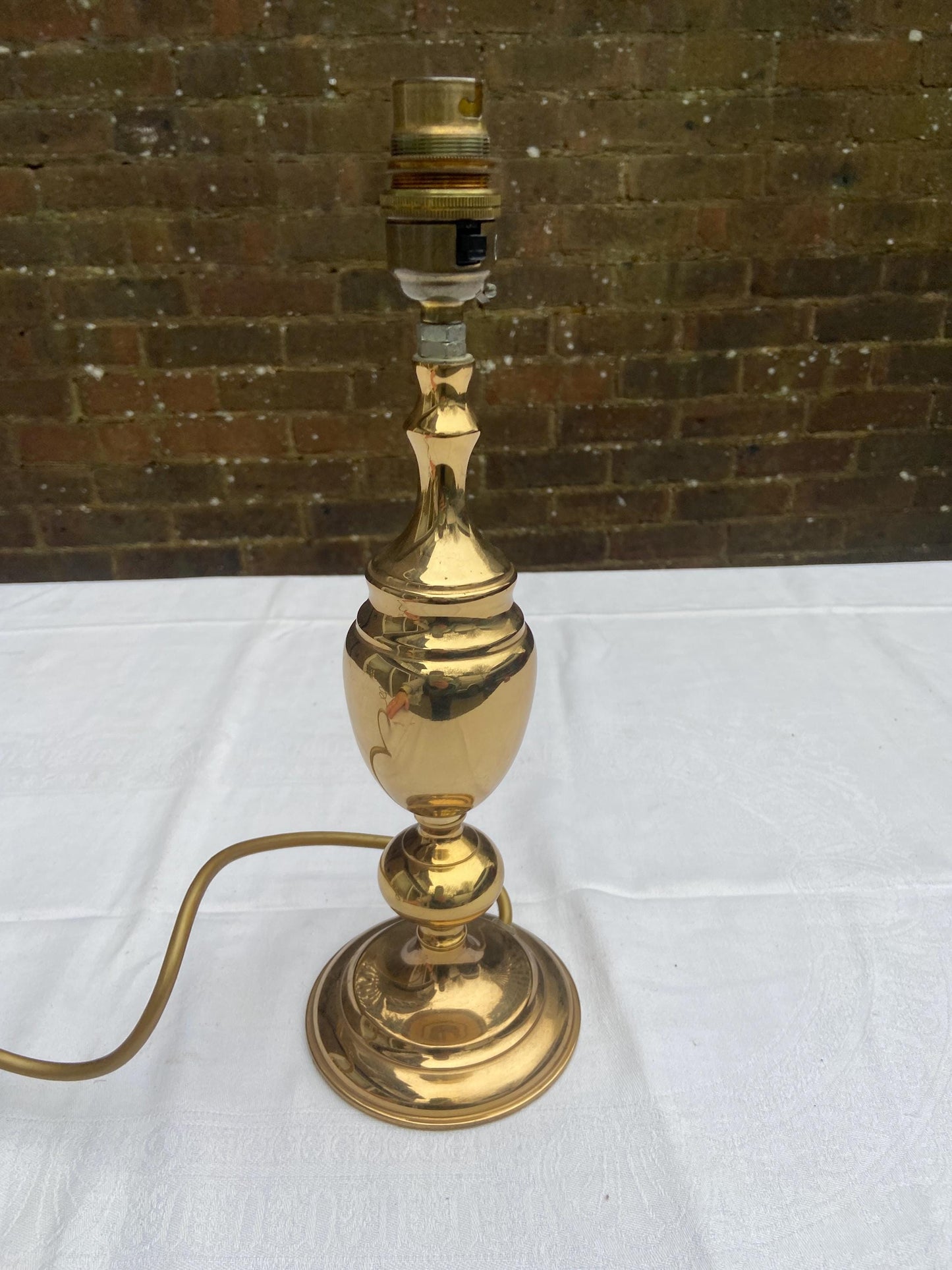 lovely moulded and turned vintage brass lamp made for BHS. Quality lamp. working vintage table lamp
