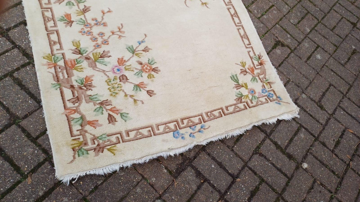 Cream thick wool vintage rug with floral detail - 1970s/80s, vgc 194cm x 122cm