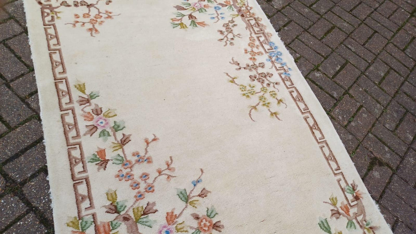 Cream thick wool vintage rug with floral detail - 1970s/80s, vgc 194cm x 122cm