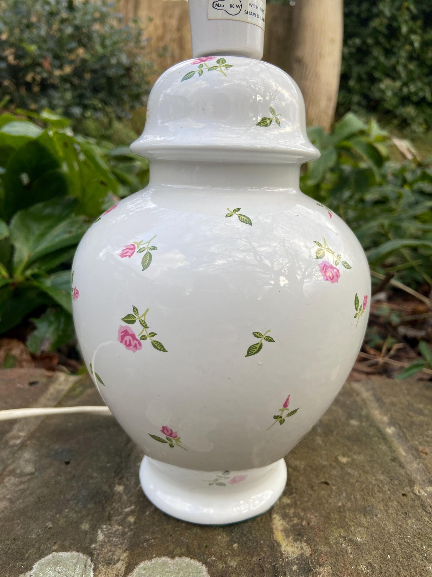 St Michael's pretty vintage ceramic ginger jar style table lamp - working condition