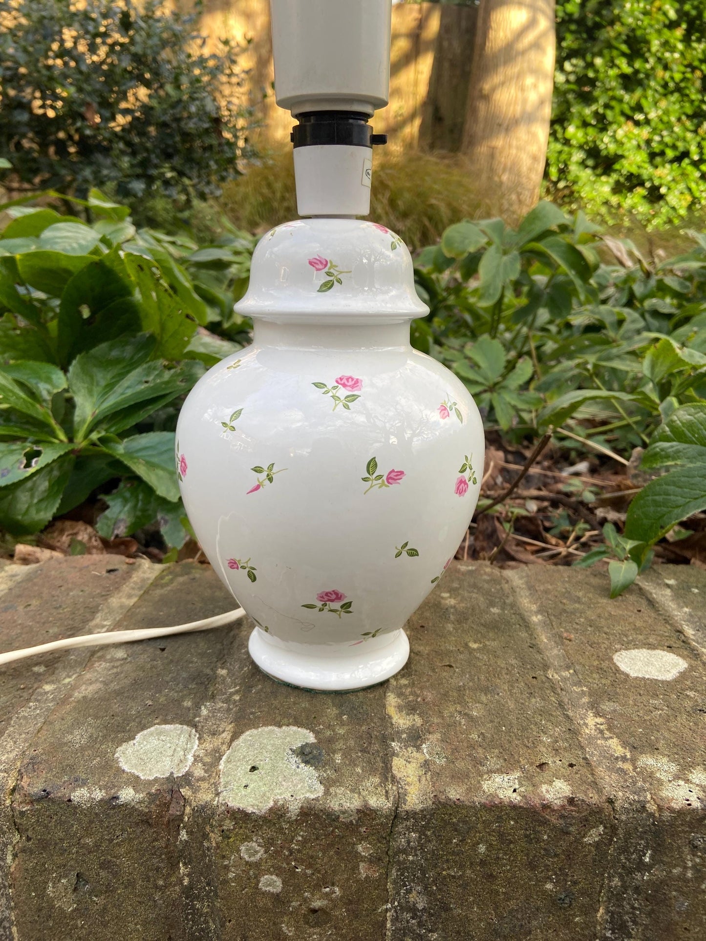 St Michael's pretty vintage ceramic ginger jar style table lamp - working condition