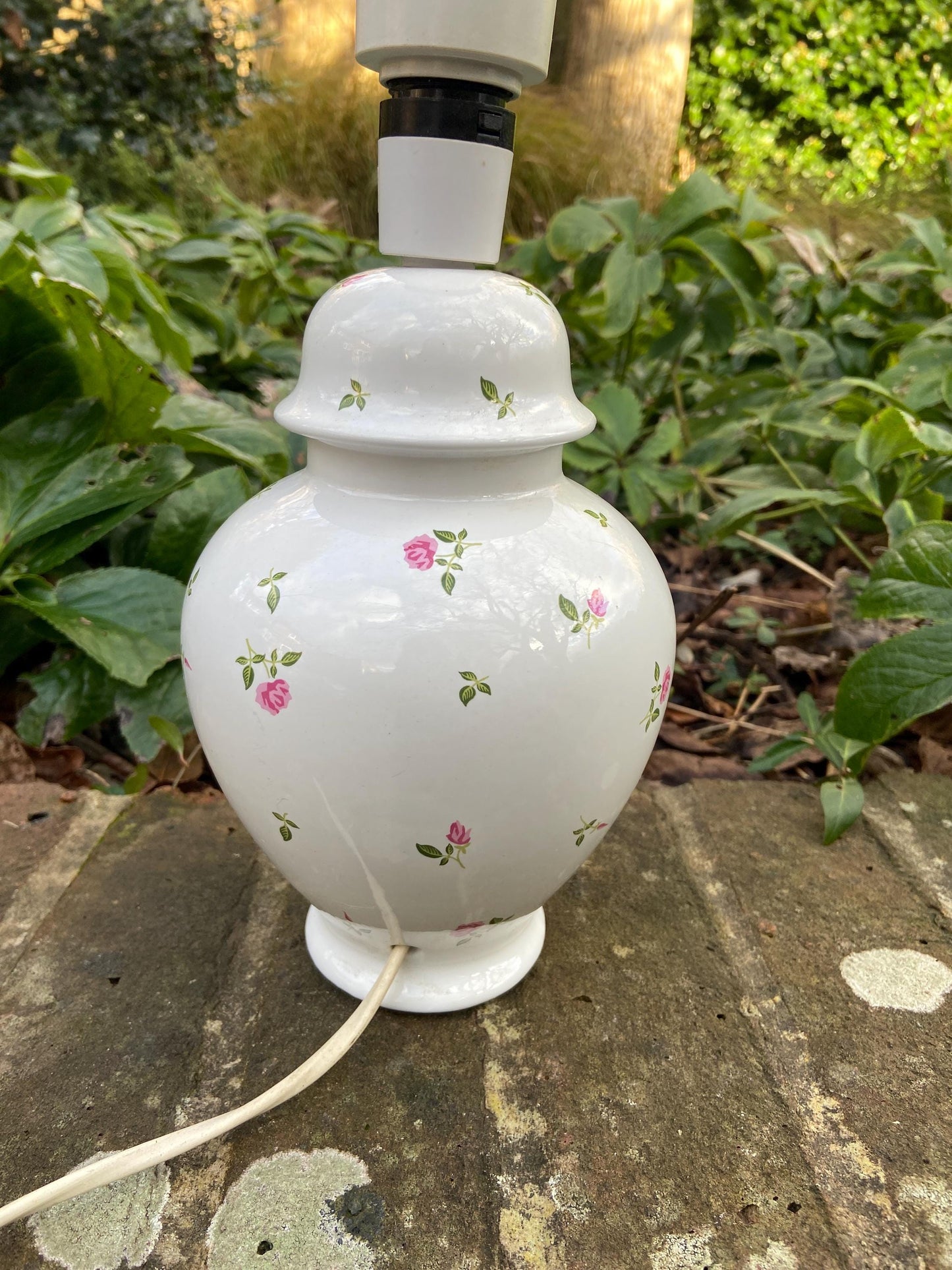 St Michael's pretty vintage ceramic ginger jar style table lamp - working condition