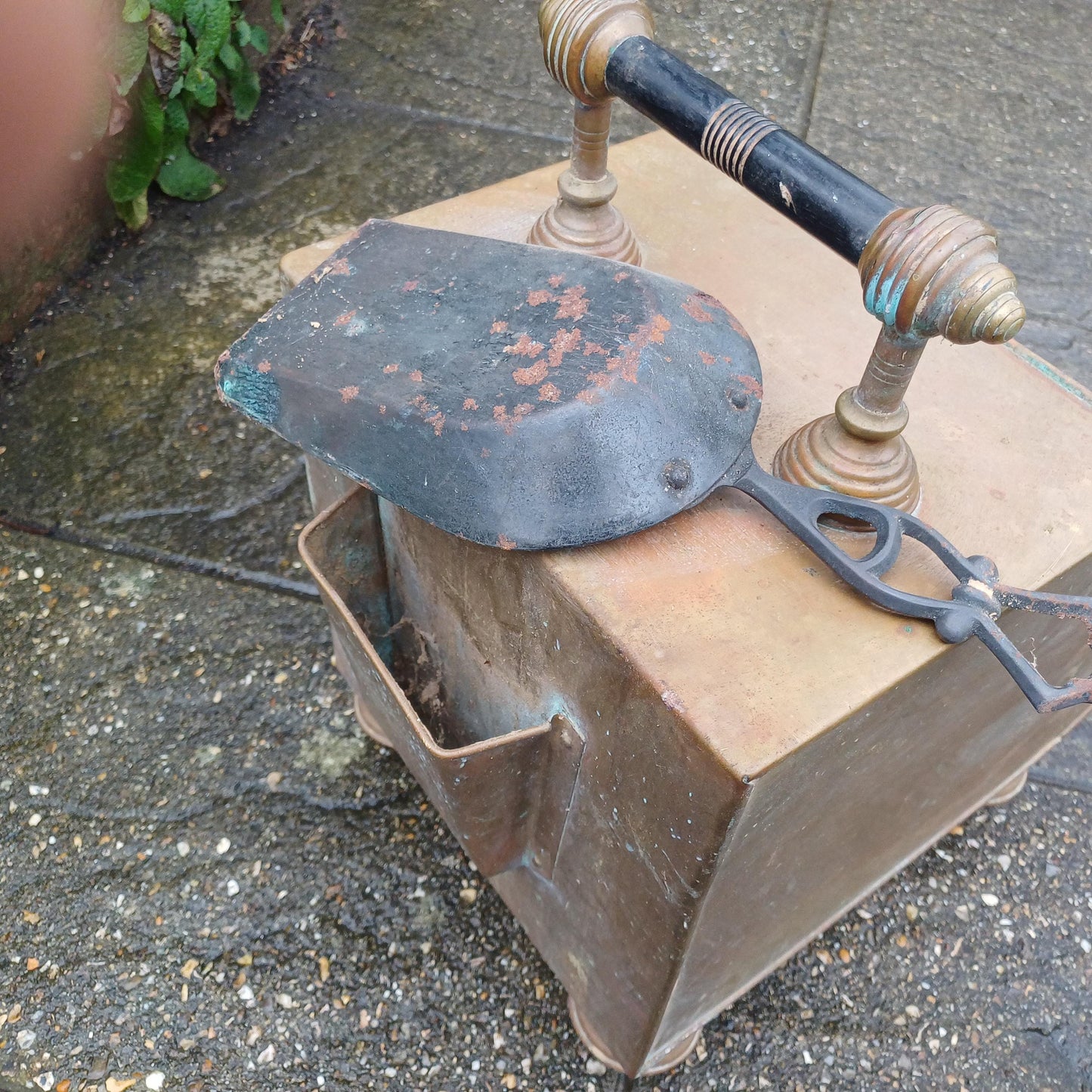 Vintage Late Victorisn Brass Coal Box Scuttle with Intact Liner and Shovel