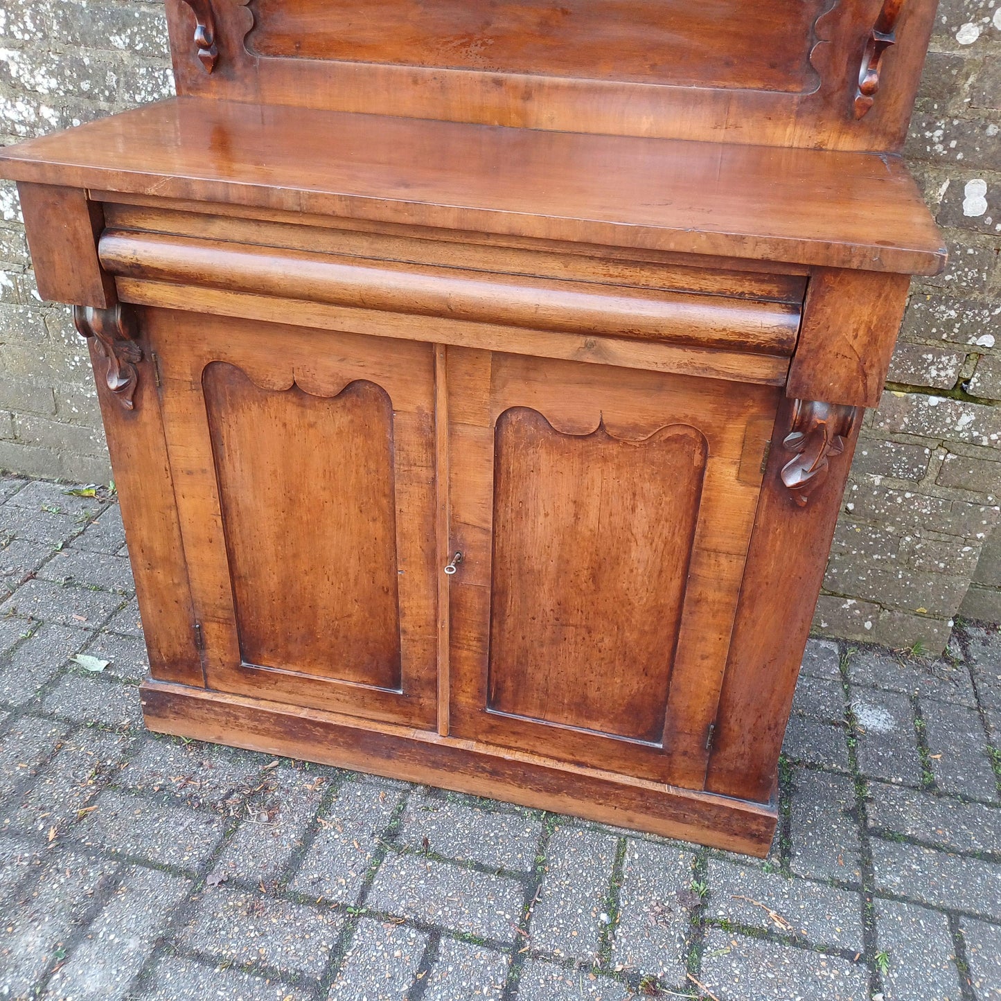 Antique Victorian Mahogany Veneer Sideboard Cupboard with Ornate Carvings – Decorative and Practical Classic Furniture FREE HAND Delivery