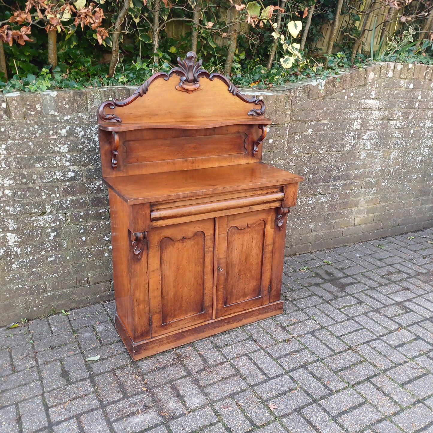 Antique Victorian Mahogany Veneer Sideboard Cupboard with Ornate Carvings – Decorative and Practical Classic Furniture FREE HAND Delivery