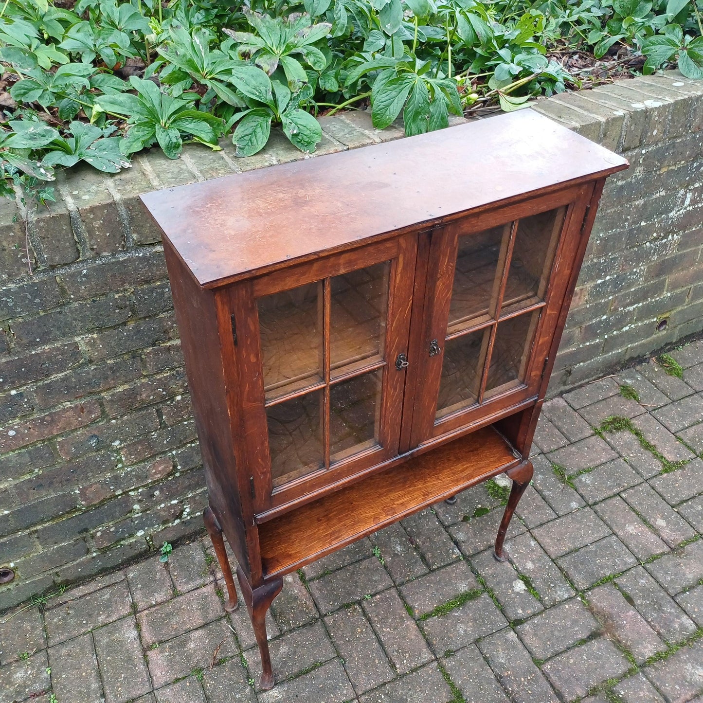 Beautiful Vintage Victorian Oak Glazed Cupboard with Curved Glass. FREE HAND Delivery.