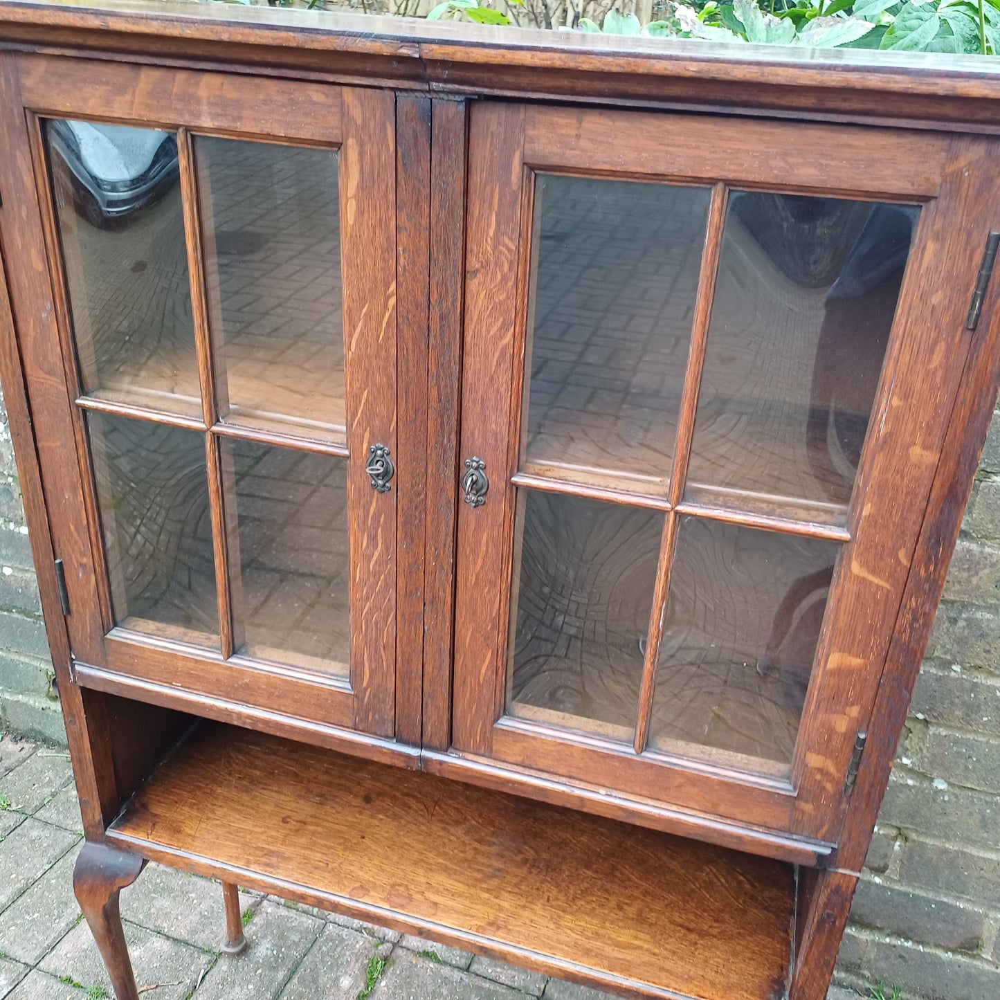 Beautiful Vintage Victorian Oak Glazed Cupboard with Curved Glass. FREE HAND Delivery.