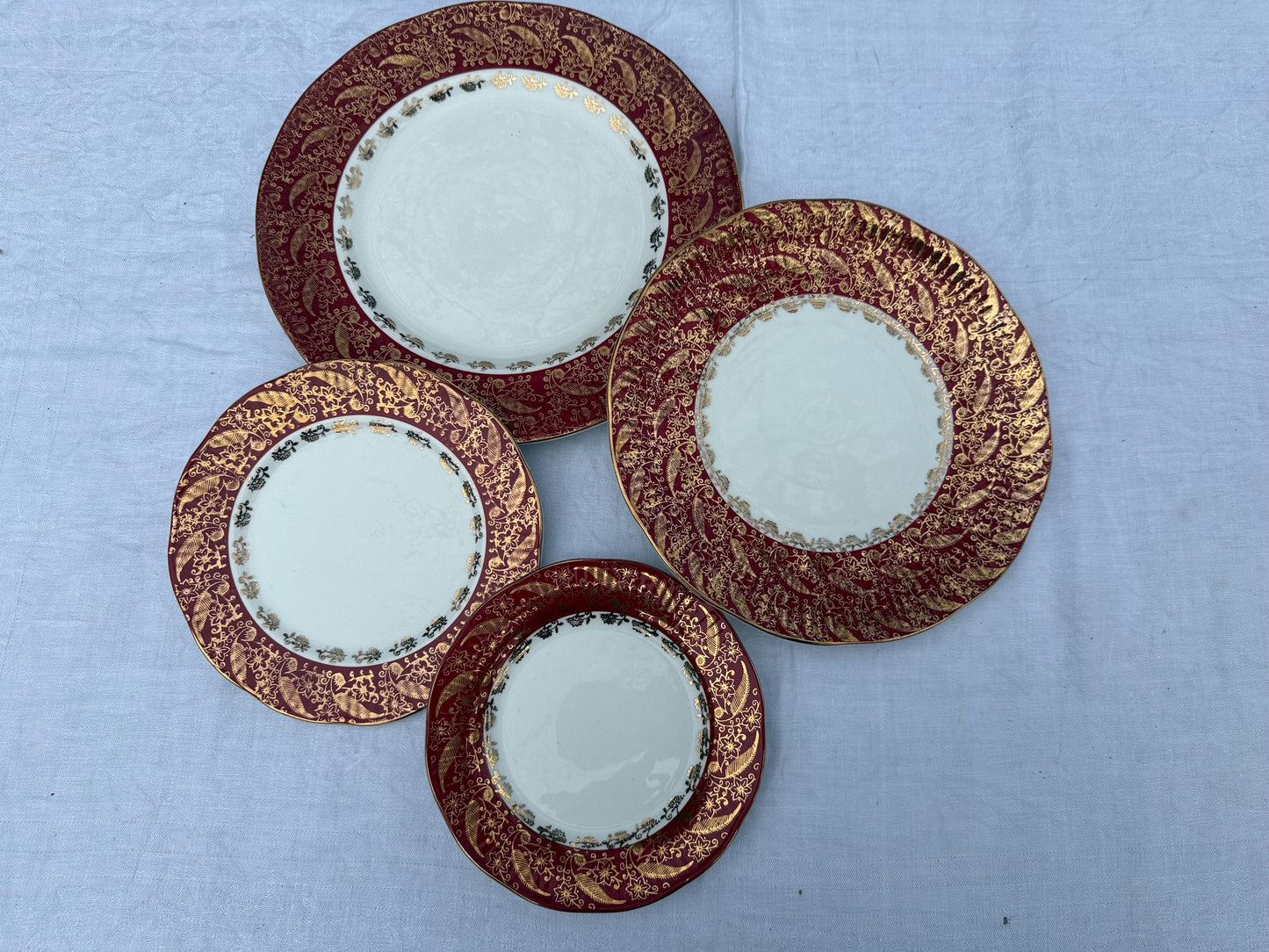Vintage Elizabethan Sovereign Fine Bone China Part Dinner Service - 1980s - red and gold, 48 pieces