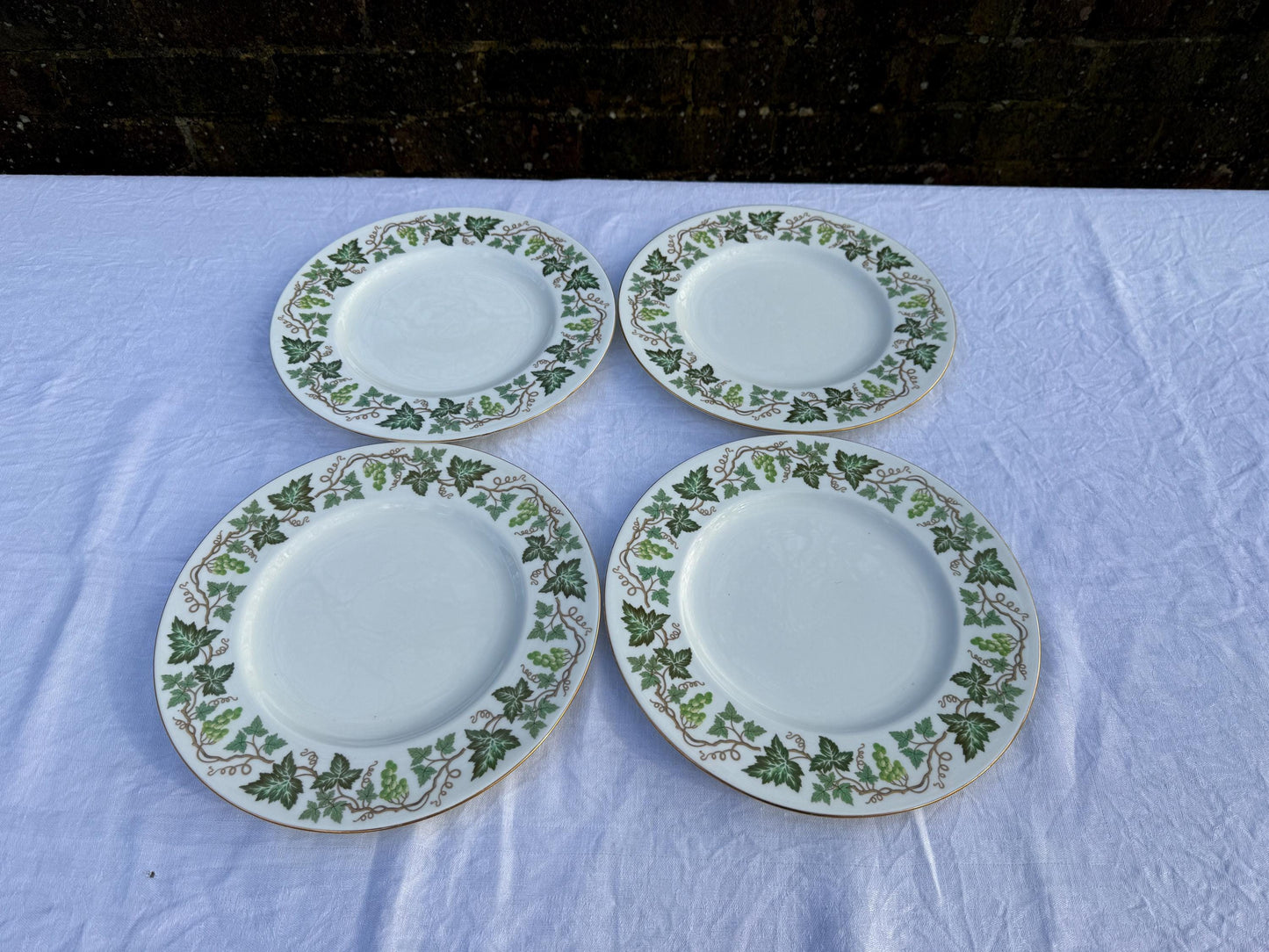 Superb 1950s/60s Wedgwood Santa Clara part dinner service - Green Ivy pattern, 18 piece set incl dinner side plates, dessert soup bowls