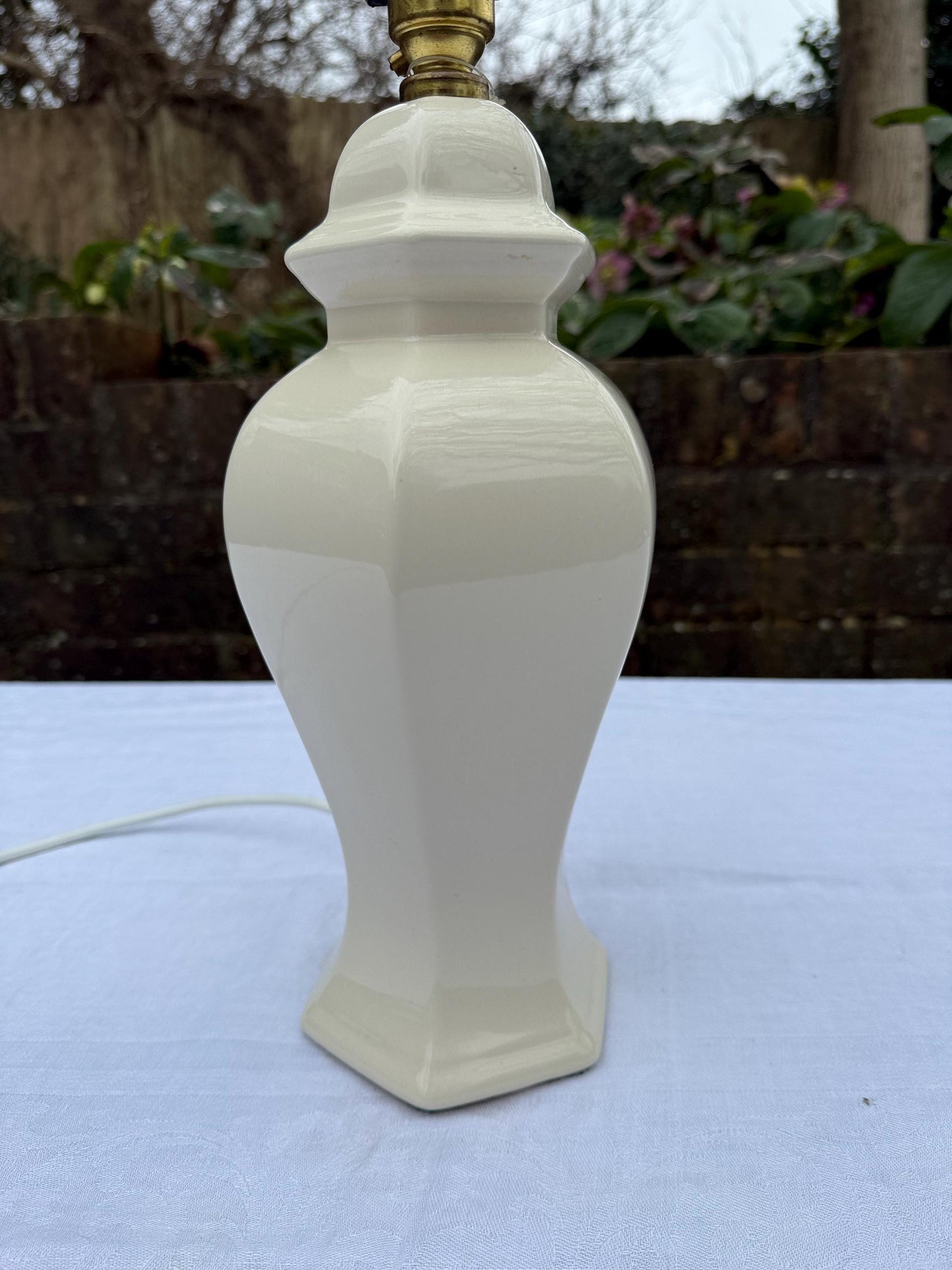Vintage retro Ceramic Ginger Jar Cream Ceramic Table Lamp - PAT tested, working