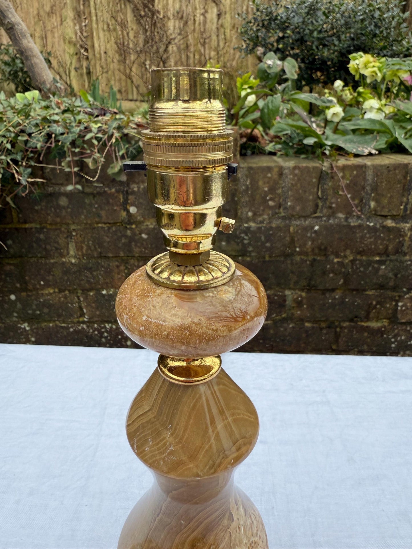 Unusual Vintage Onyx Brown Shaped Table Lamp - PAT tested, 35cm tall