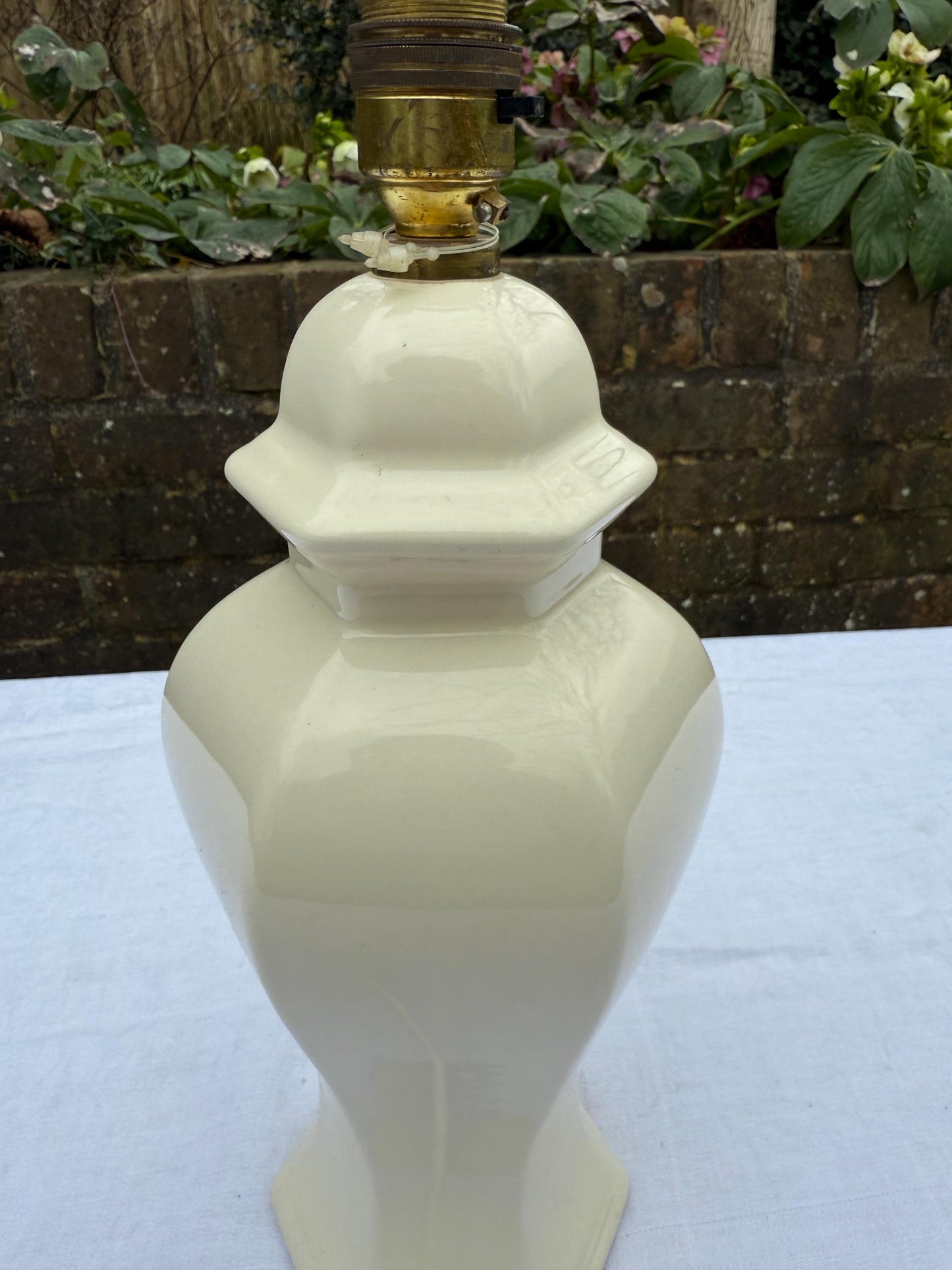 Vintage retro Ceramic Ginger Jar Cream Ceramic Table Lamp - PAT tested, working