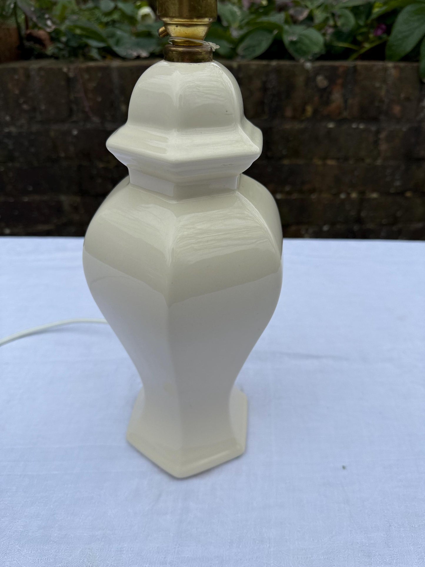 Vintage retro Ceramic Ginger Jar Cream Ceramic Table Lamp - PAT tested, working