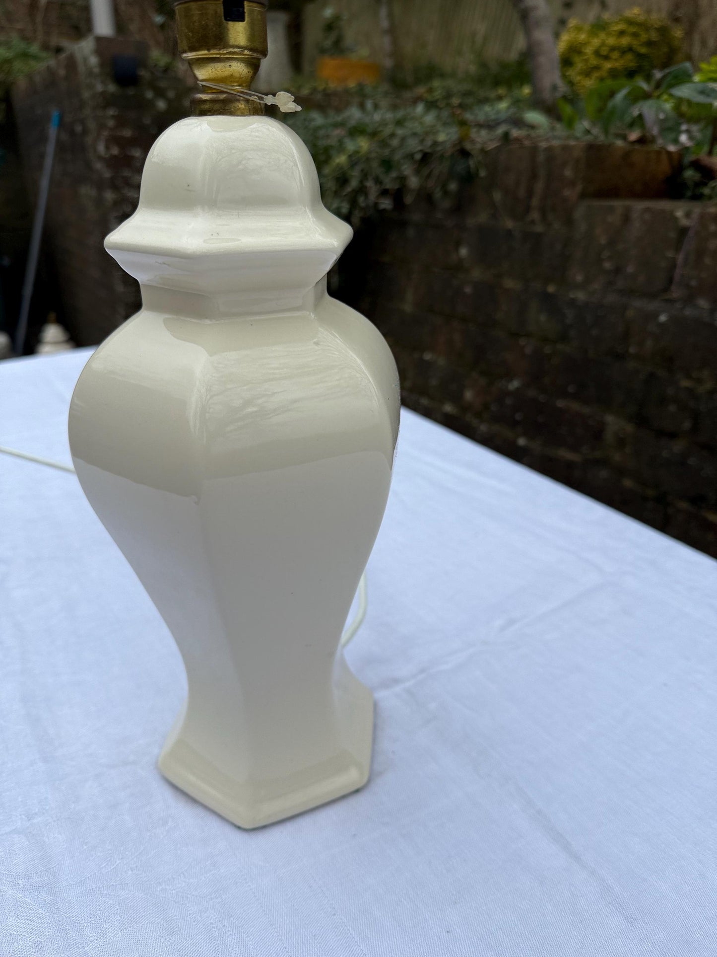 Vintage retro Ceramic Ginger Jar Cream Ceramic Table Lamp - PAT tested, working