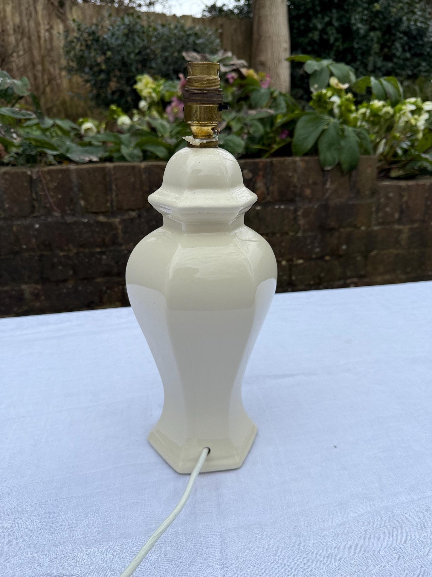 Vintage retro Ceramic Ginger Jar Cream Ceramic Table Lamp - PAT tested, working