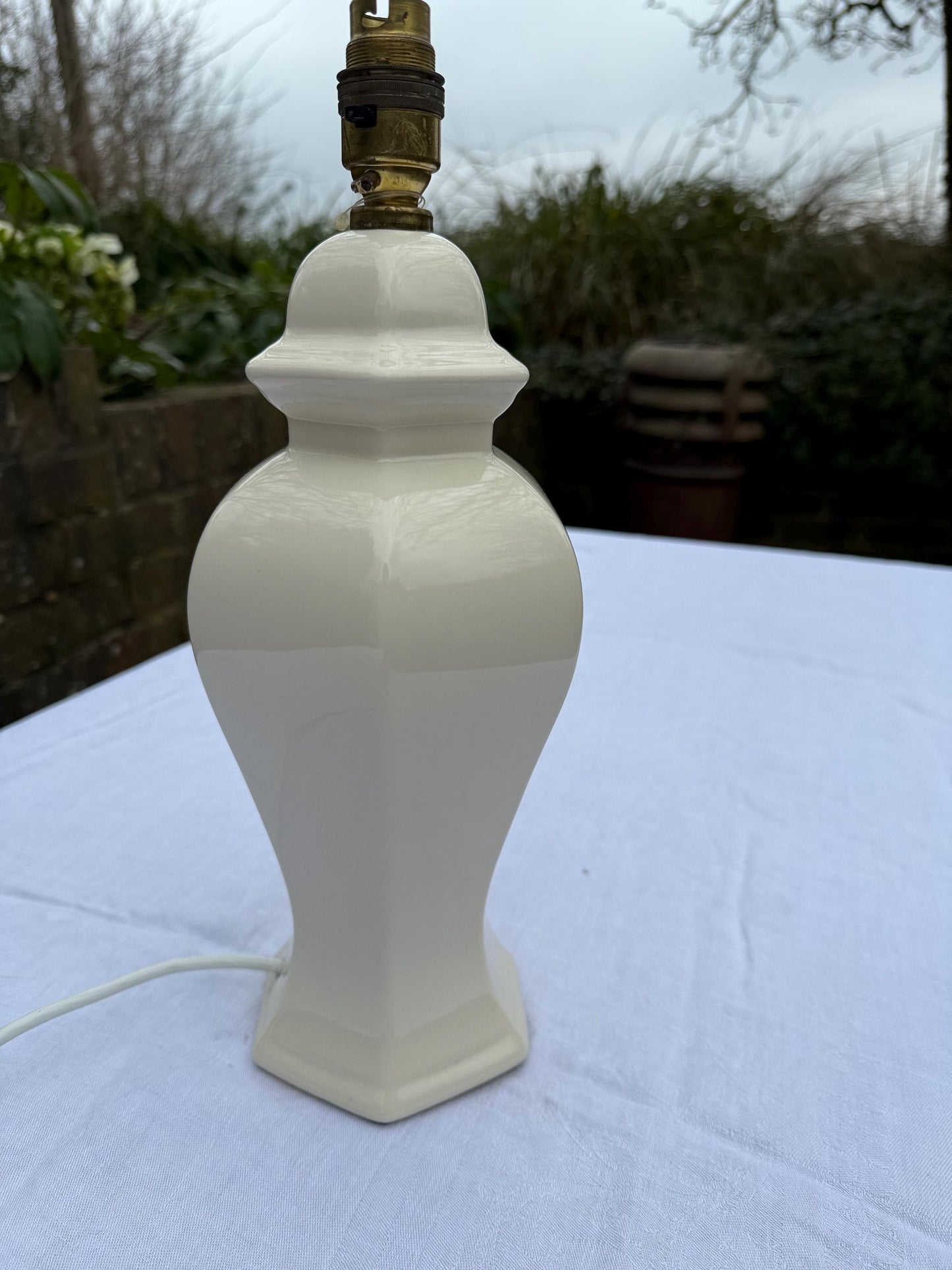 Vintage retro Ceramic Ginger Jar Cream Ceramic Table Lamp - PAT tested, working
