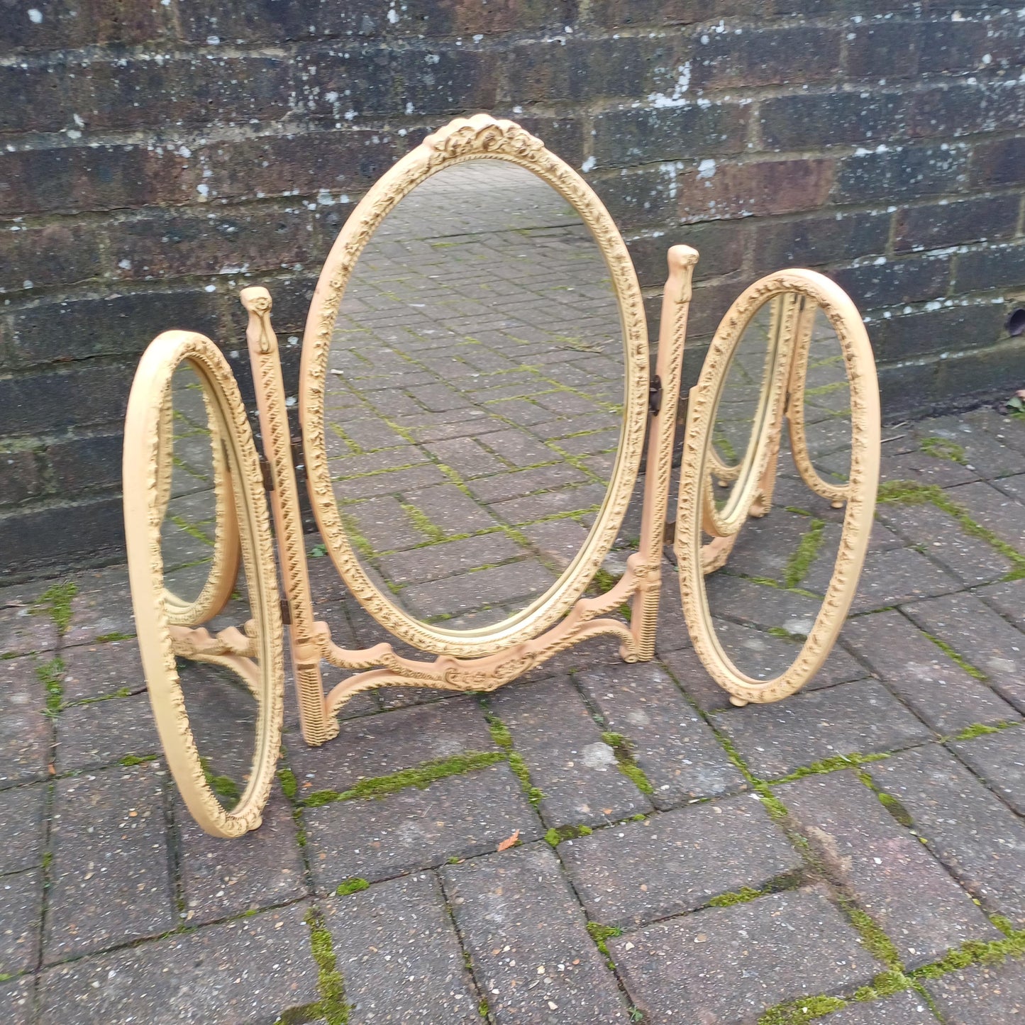 Classic Vintage Retro Kitsch Tri-Fold Composite Plastic Victorian Style Dressing Table Mirror – Dark Cream with Gold Highlights