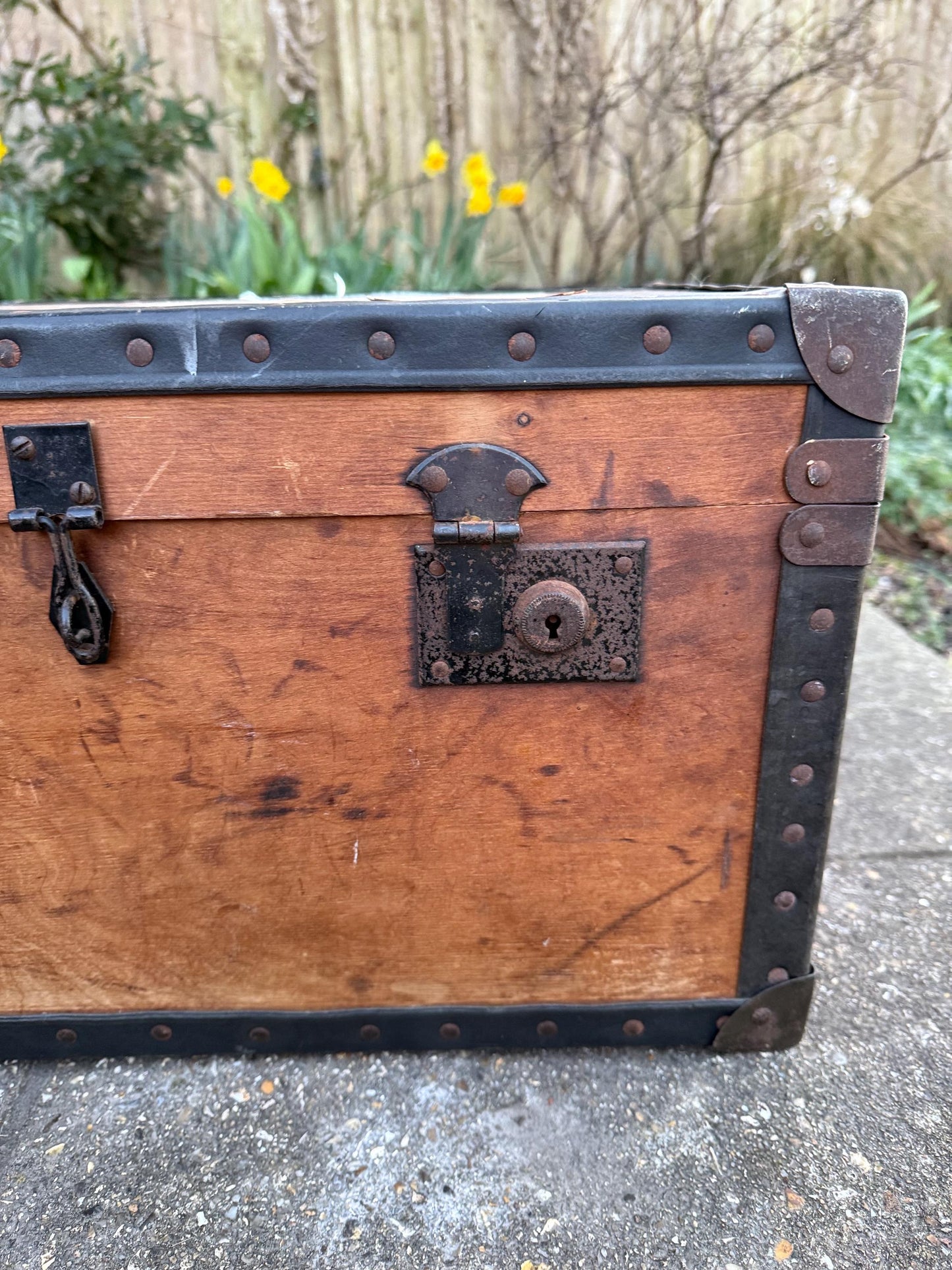 Early 1900s small storage chest, treasure chest, vintage storage box, toy box, tuck box, vintage trunk coffee table (50cm x 30cm x 29cm)