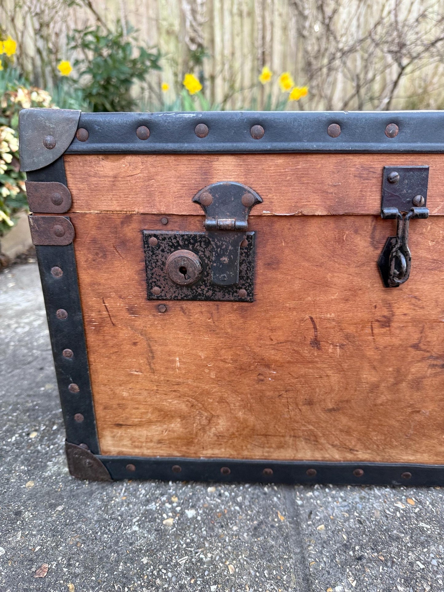 Early 1900s small storage chest, treasure chest, vintage storage box, toy box, tuck box, vintage trunk coffee table (50cm x 30cm x 29cm)
