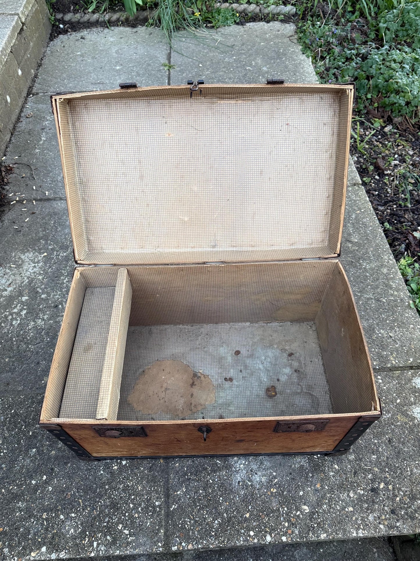 Early 1900s small storage chest, treasure chest, vintage storage box, toy box, tuck box, vintage trunk coffee table (50cm x 30cm x 29cm)