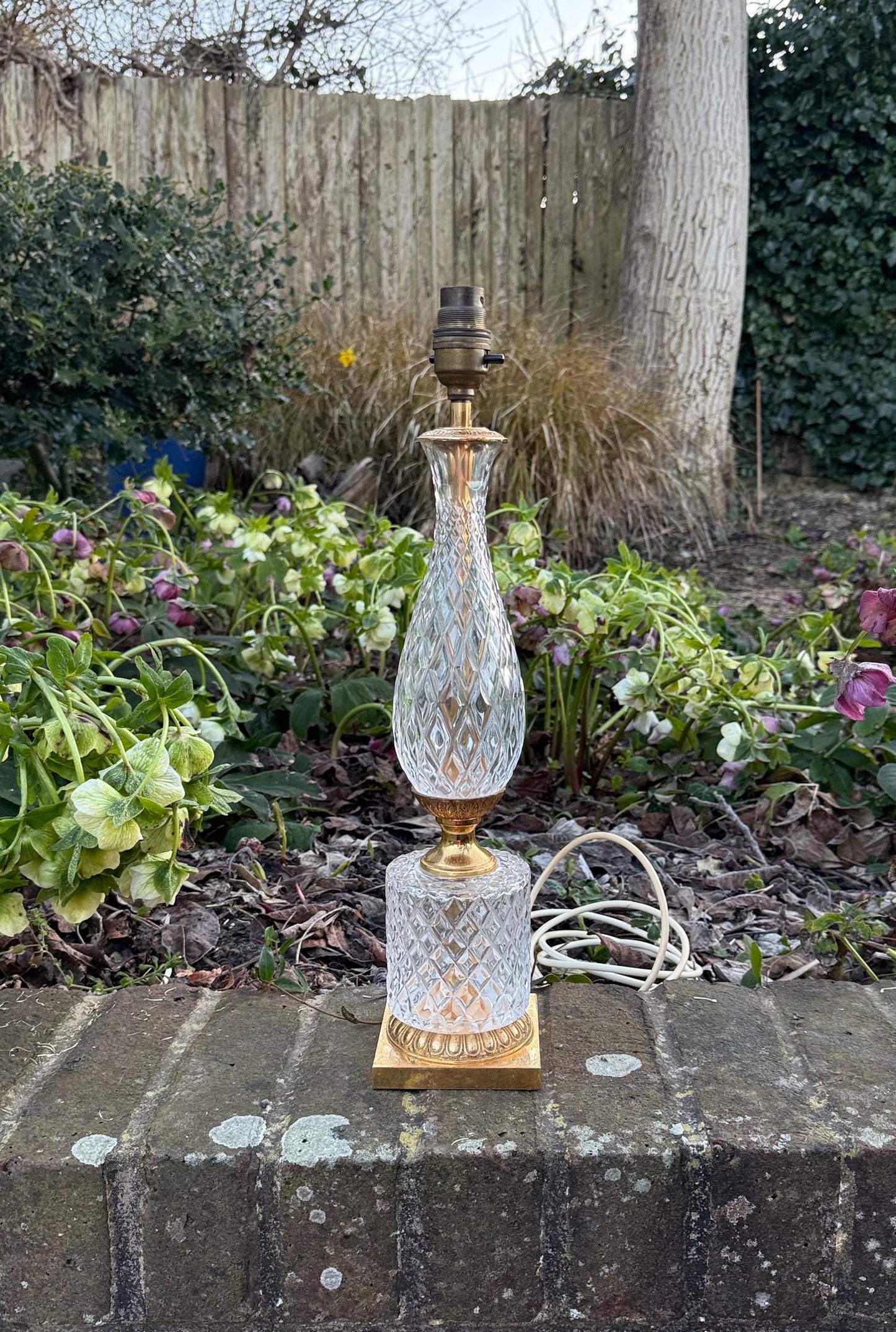cut glass tall elegant mid century table lamp. brass finishes with gold tone finish. metal designs on all levels. living room vintage table lamp. PAT tested and working
