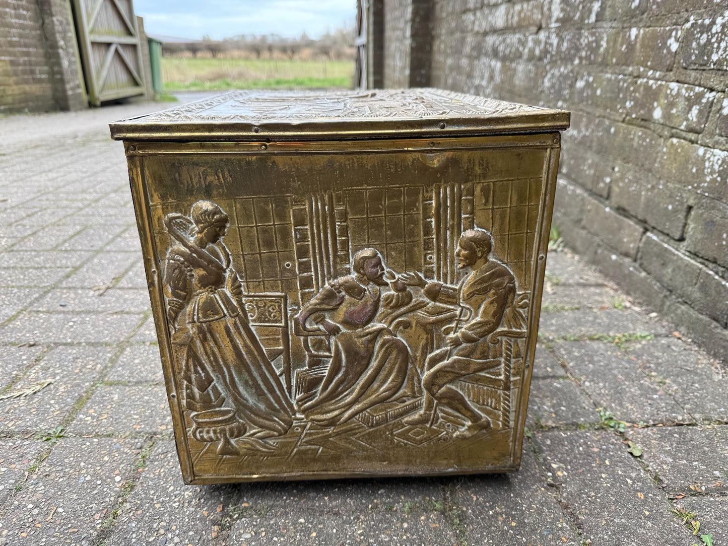 Mid-century brass and wood coal box, vintage coal storage box, kindling box, coffee table – medieval embossed detail, solid wooden box, vgc