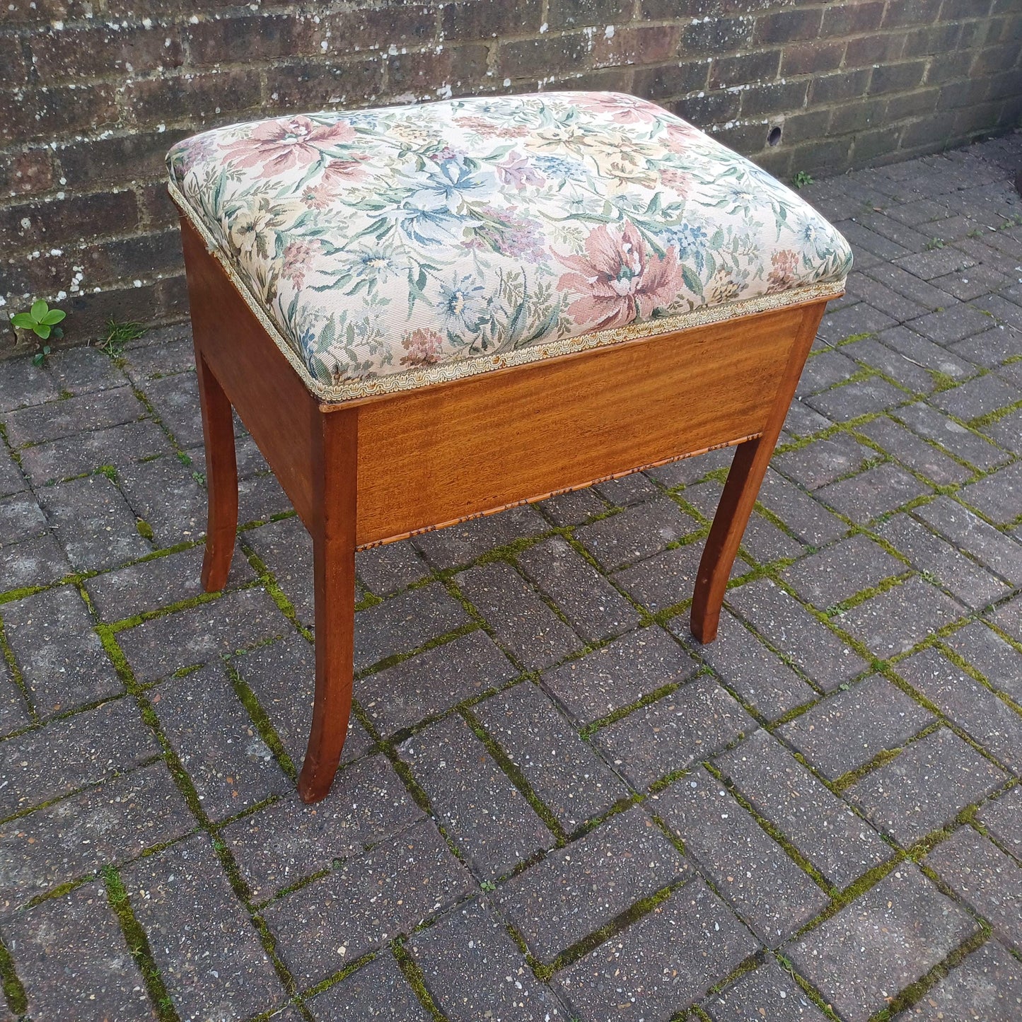 Vintage Tapestry Flower Upholstered Piano Stool Mahogany Internal Storage Bench with Queen Anne Legs