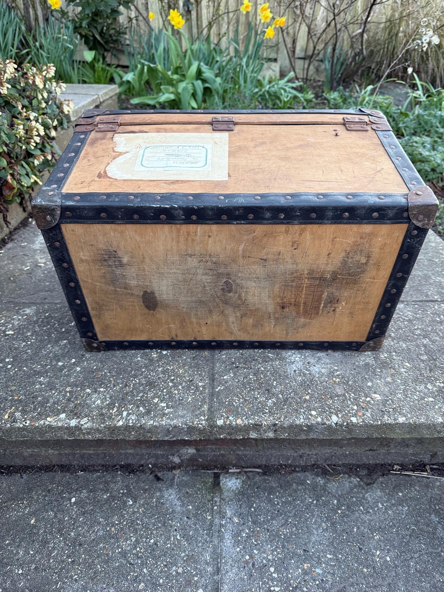 Early 1900s small storage chest, treasure chest, vintage storage box, toy box, tuck box, vintage trunk coffee table (50cm x 30cm x 29cm)