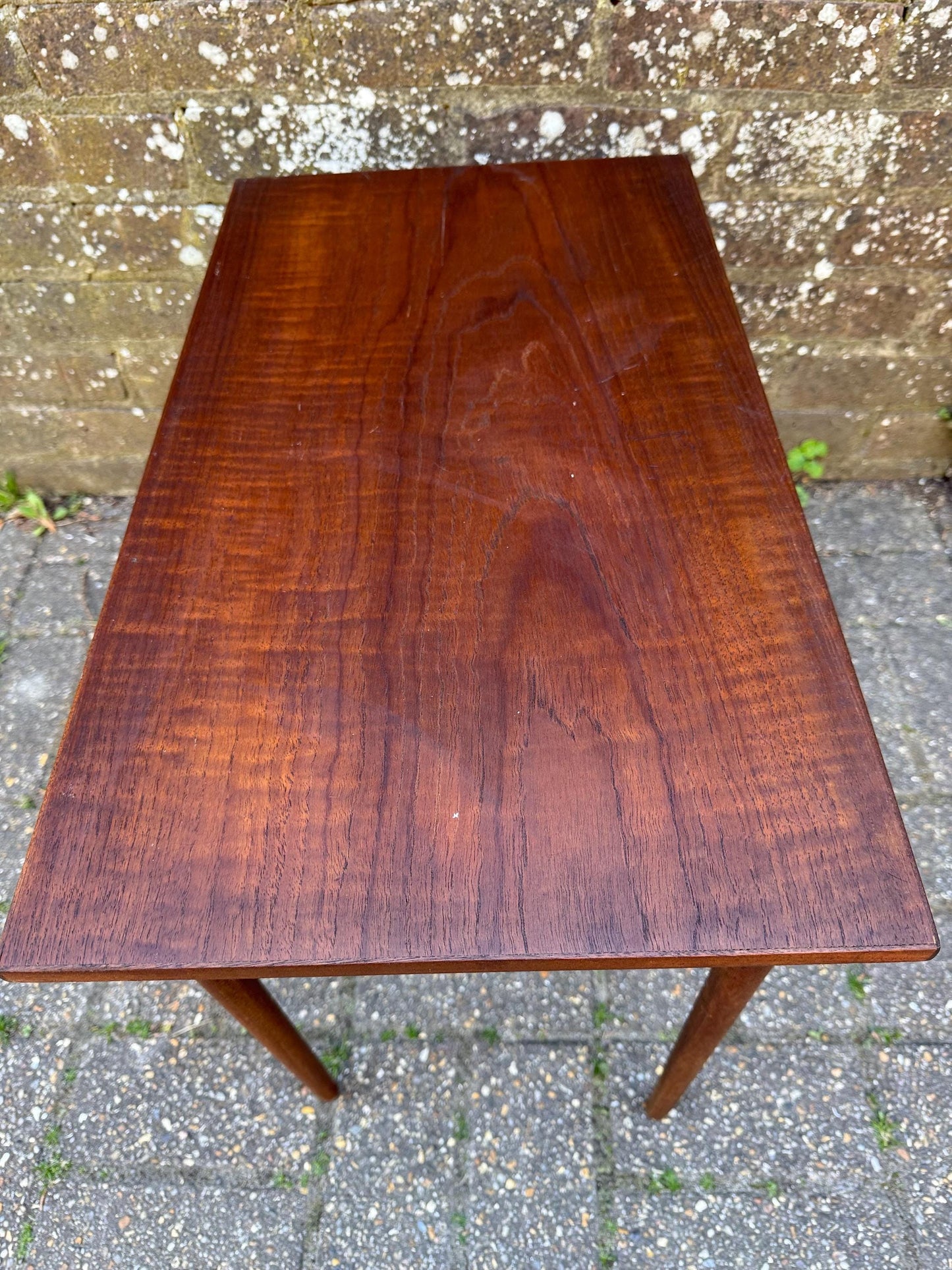 Vintage retro wooden table with tapered legs and lovely wooden surface; plant stand, lamp table, end table (59cm x 43cm x 34cm)