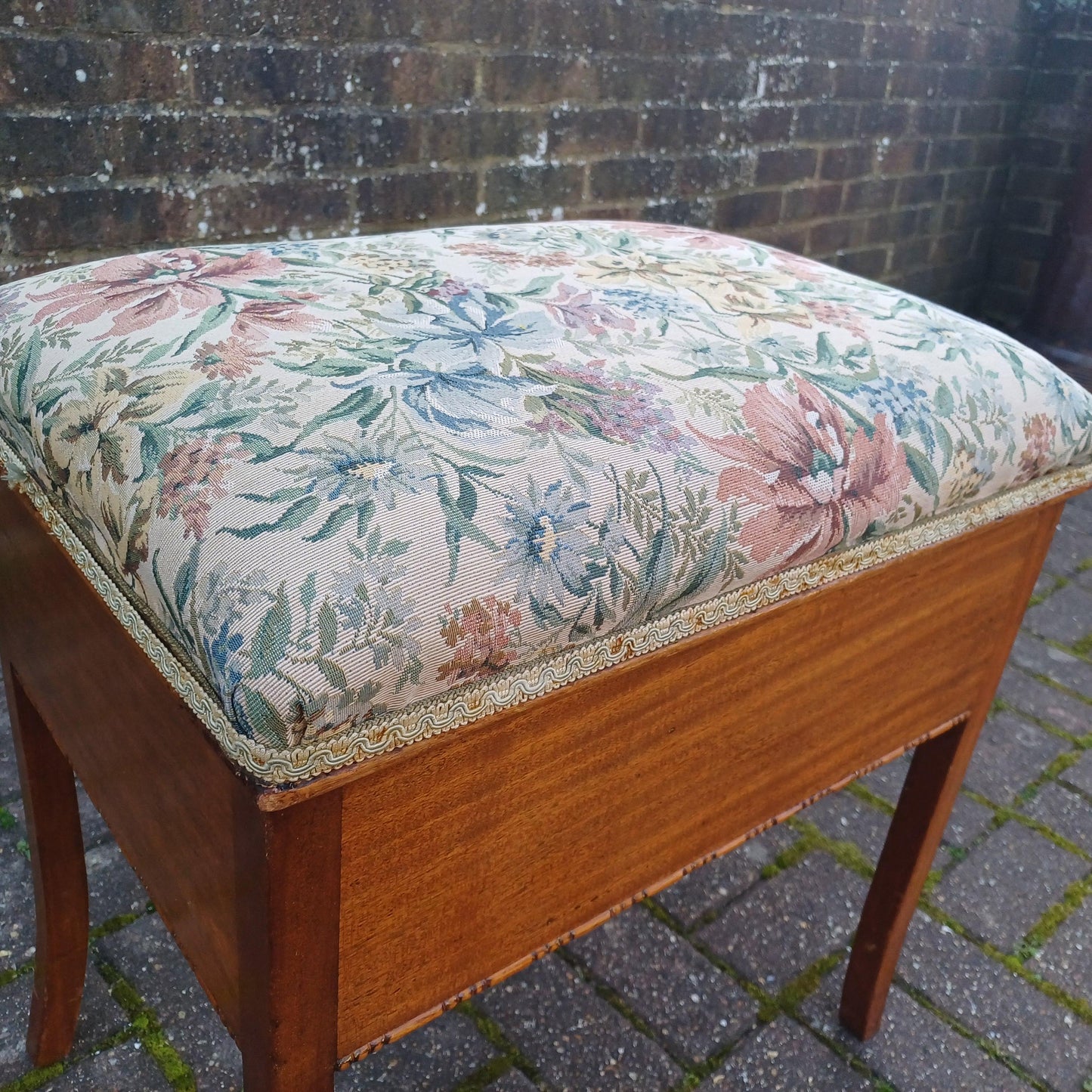 Vintage Tapestry Flower Upholstered Piano Stool Mahogany Internal Storage Bench with Queen Anne Legs