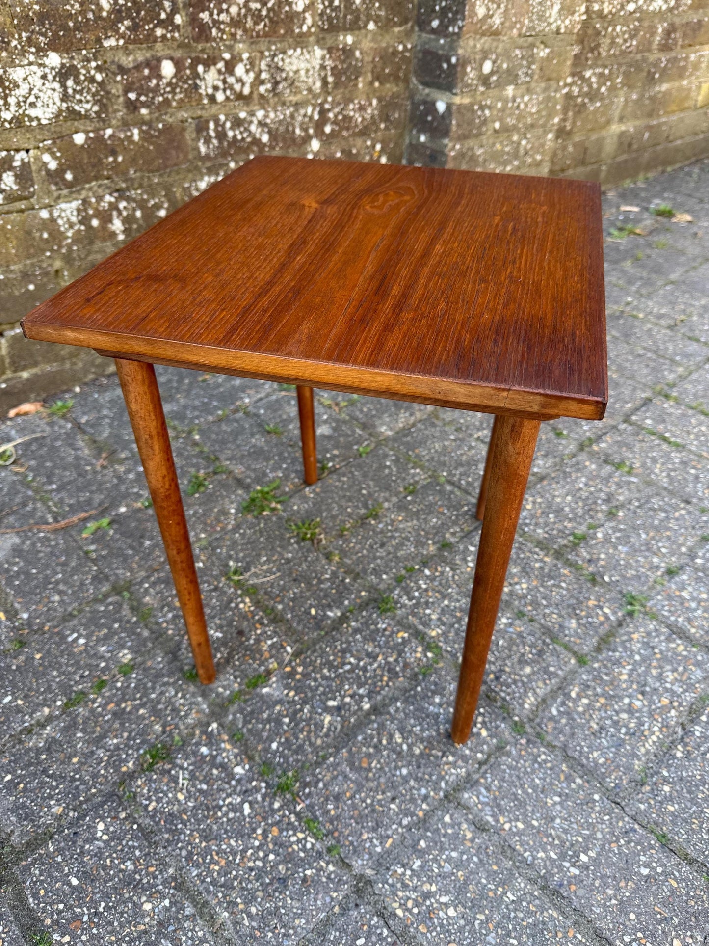 Small retro table - tapered legs, classic lines - plant stand, coffee table, lamp table, vintage retro table 38.5cm x 39cm x 34cm